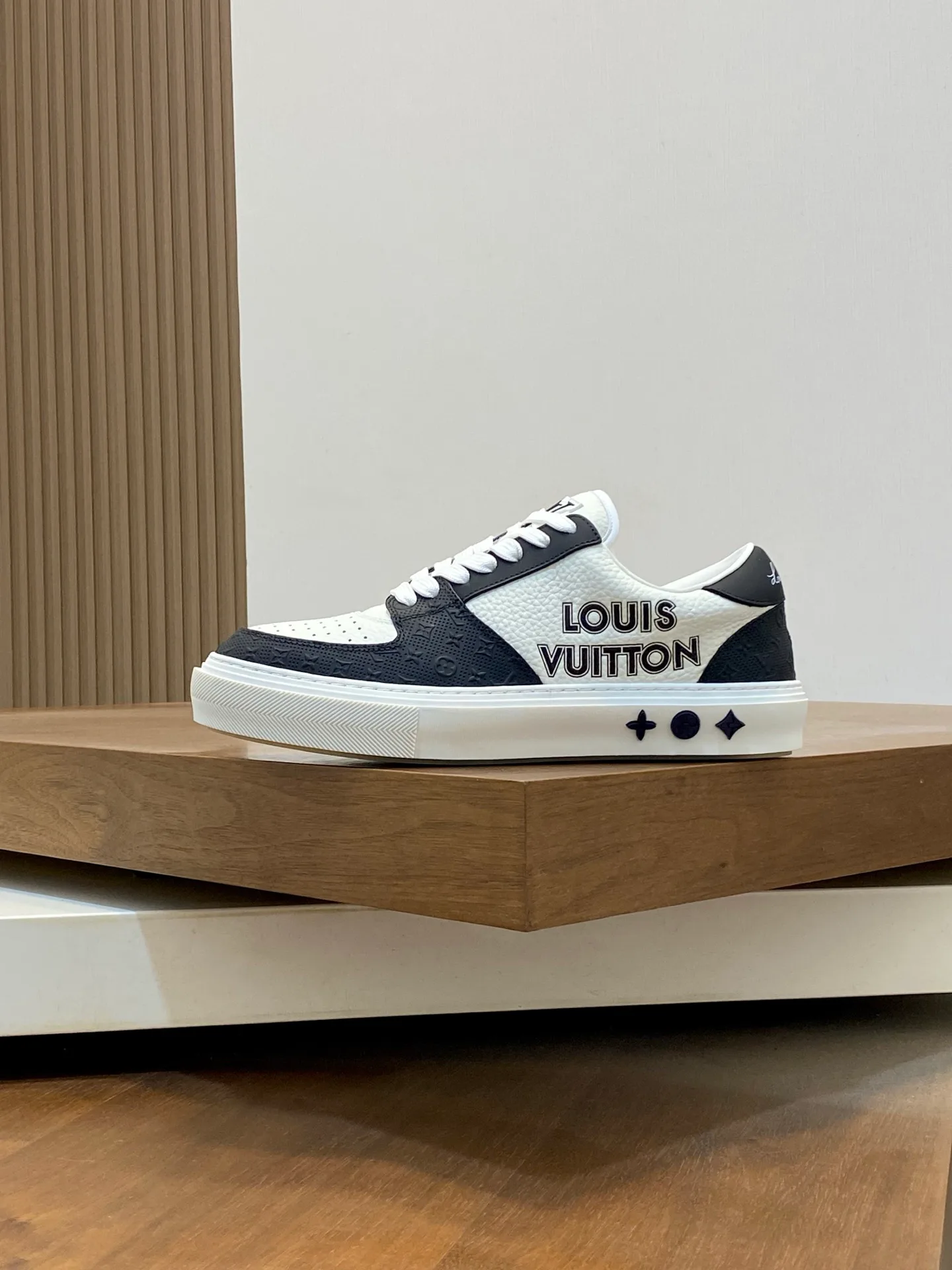 Кроссовки Мужские Louis Vuitton 13553769