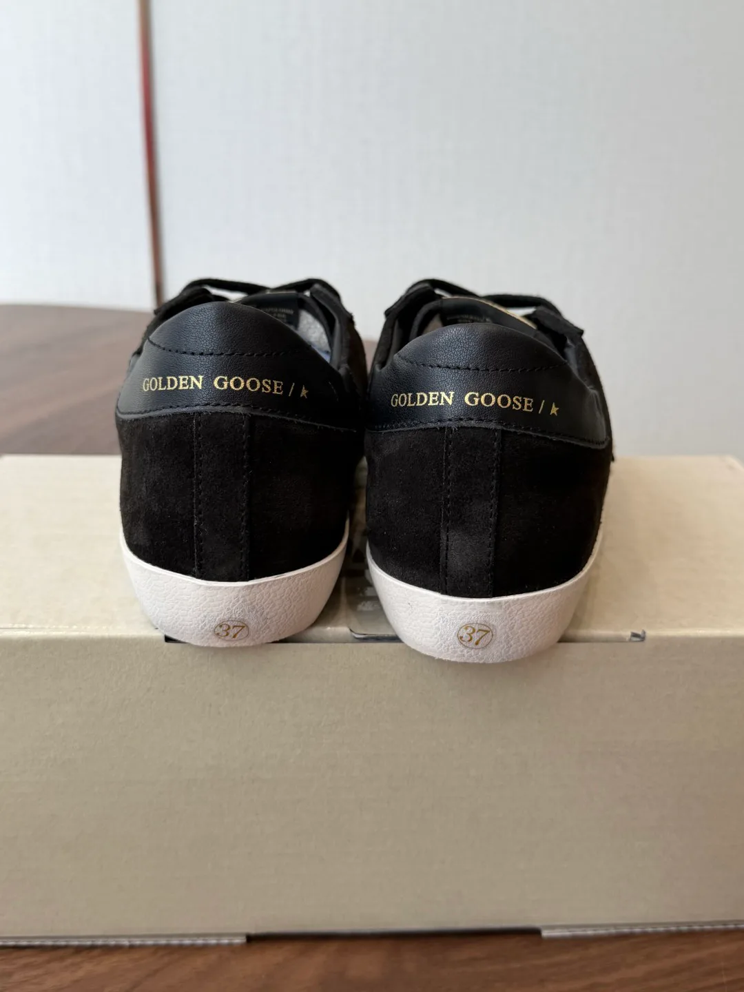 Кроссовки Женские Golden Goose 18146568