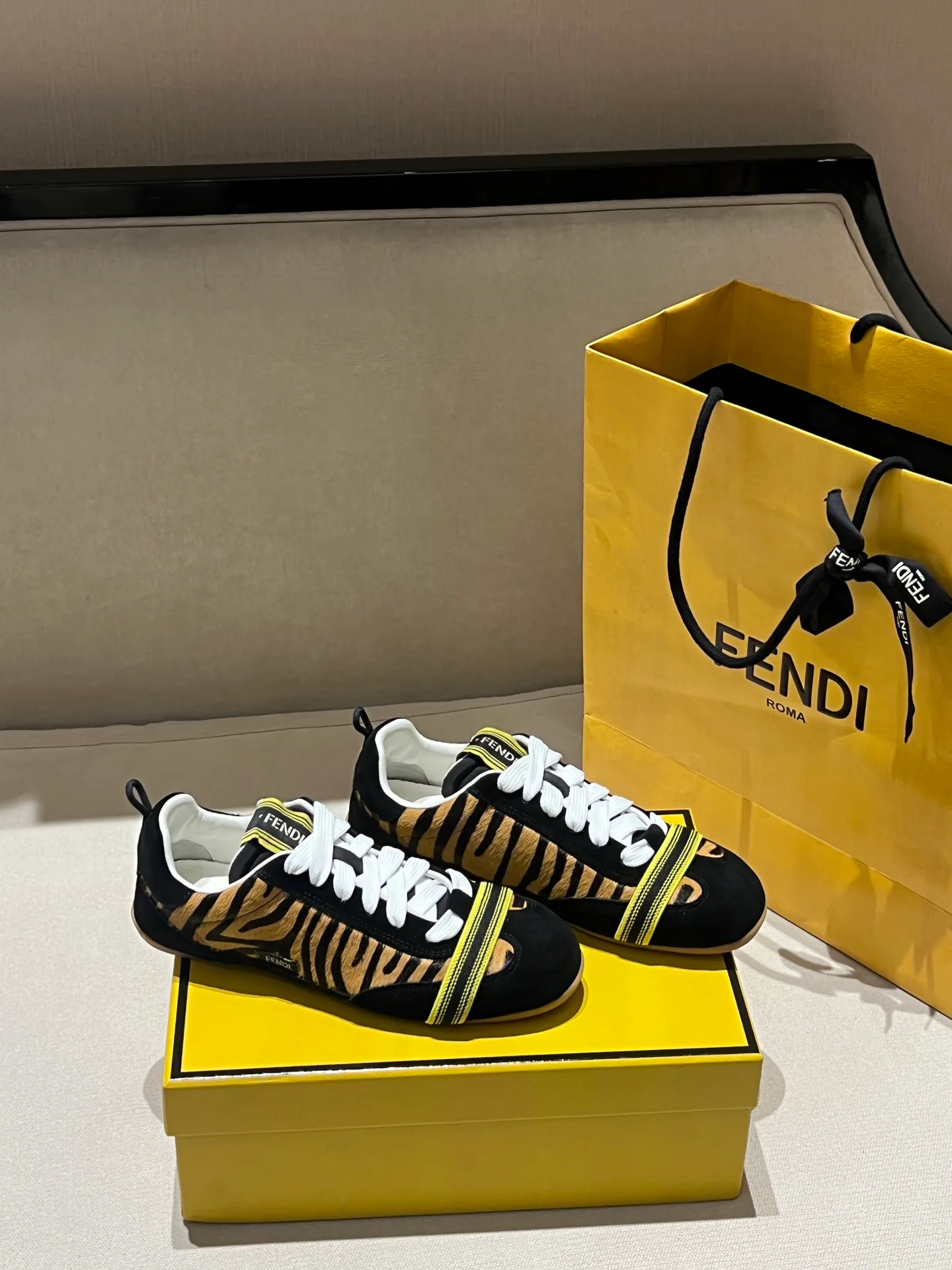 Кроссовки Женские Fendi 18278644