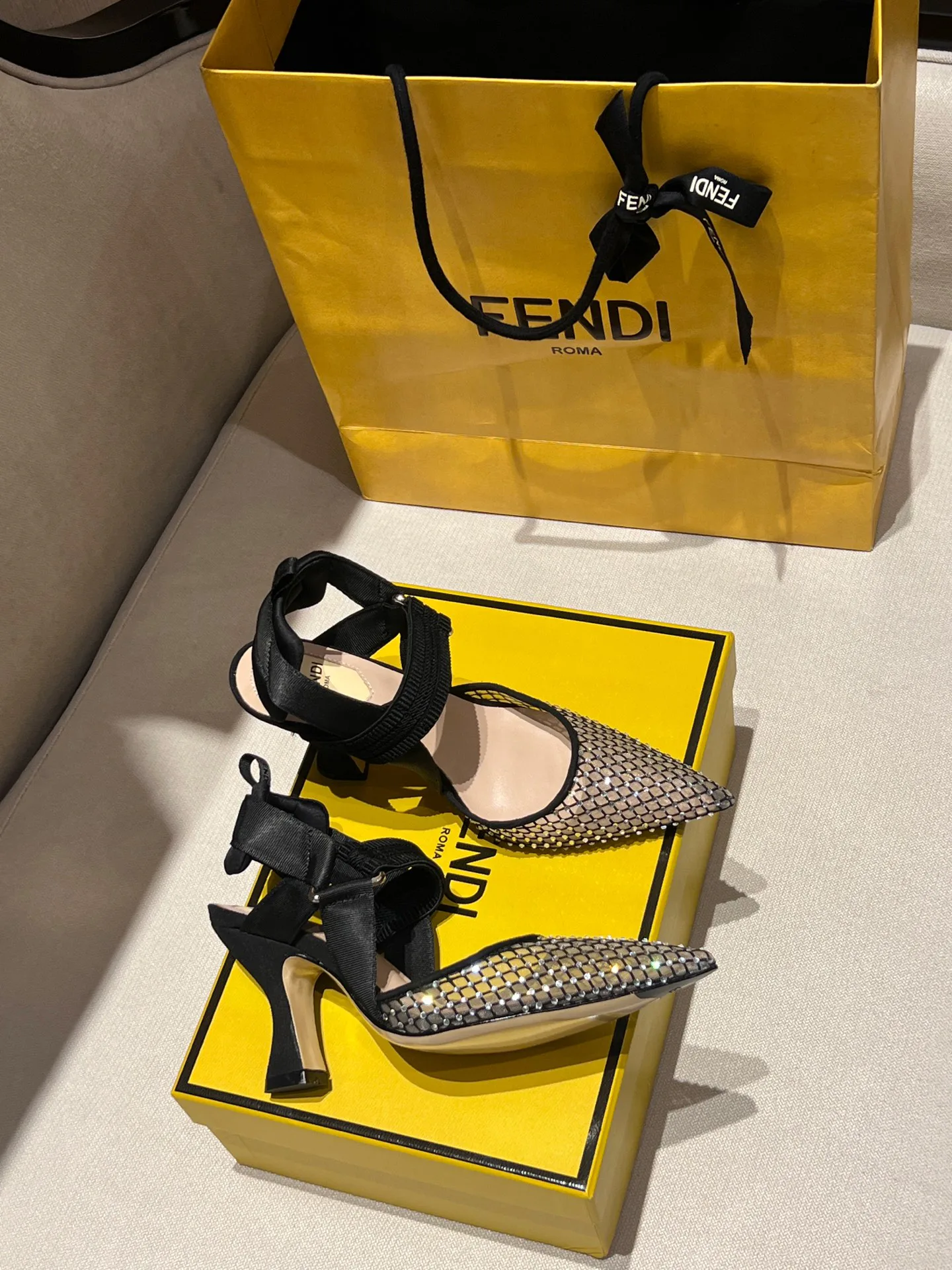 Босоножки Женские Fendi 19352421