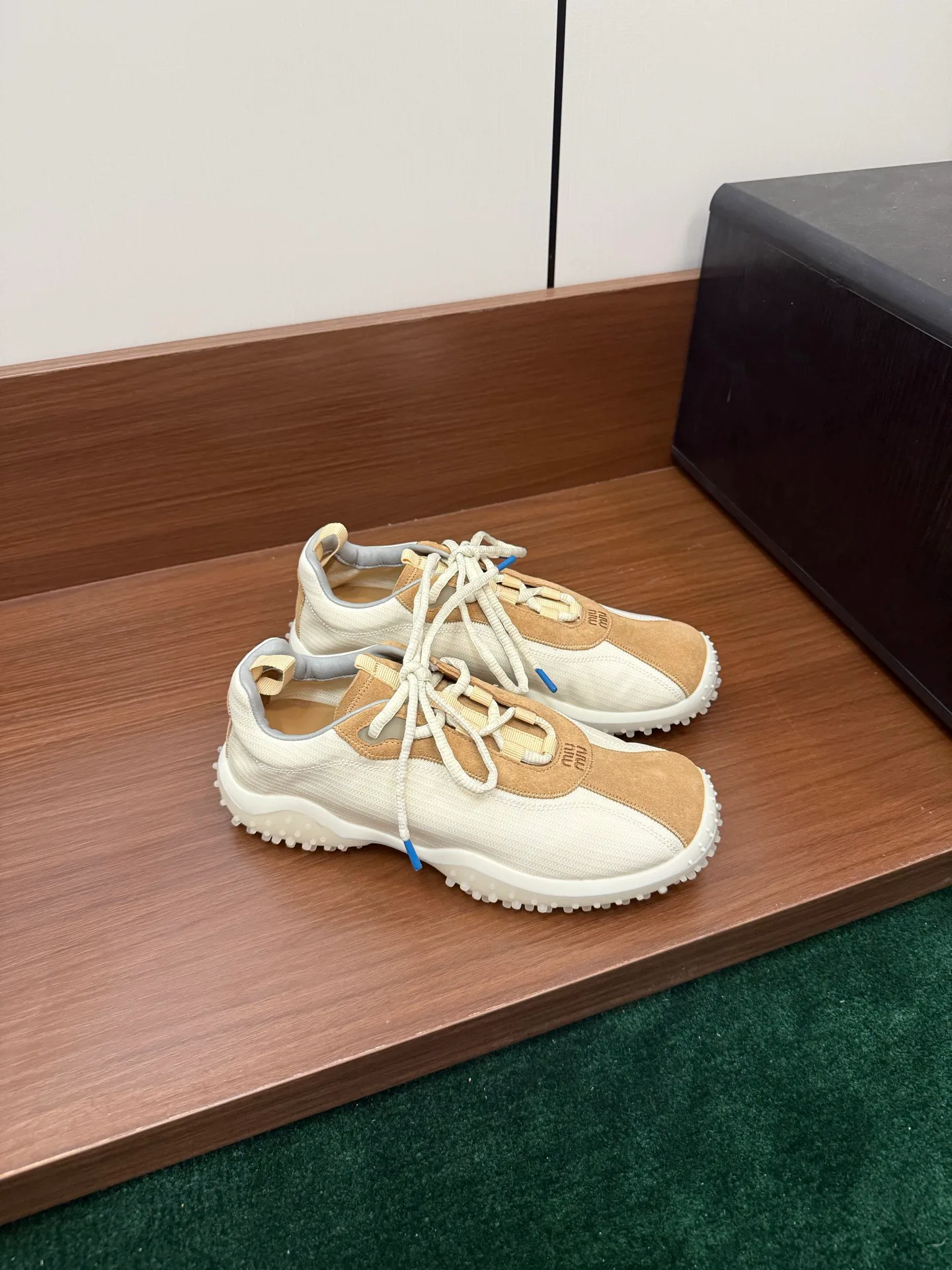 Кроссовки Женские Miu Miu 18042052