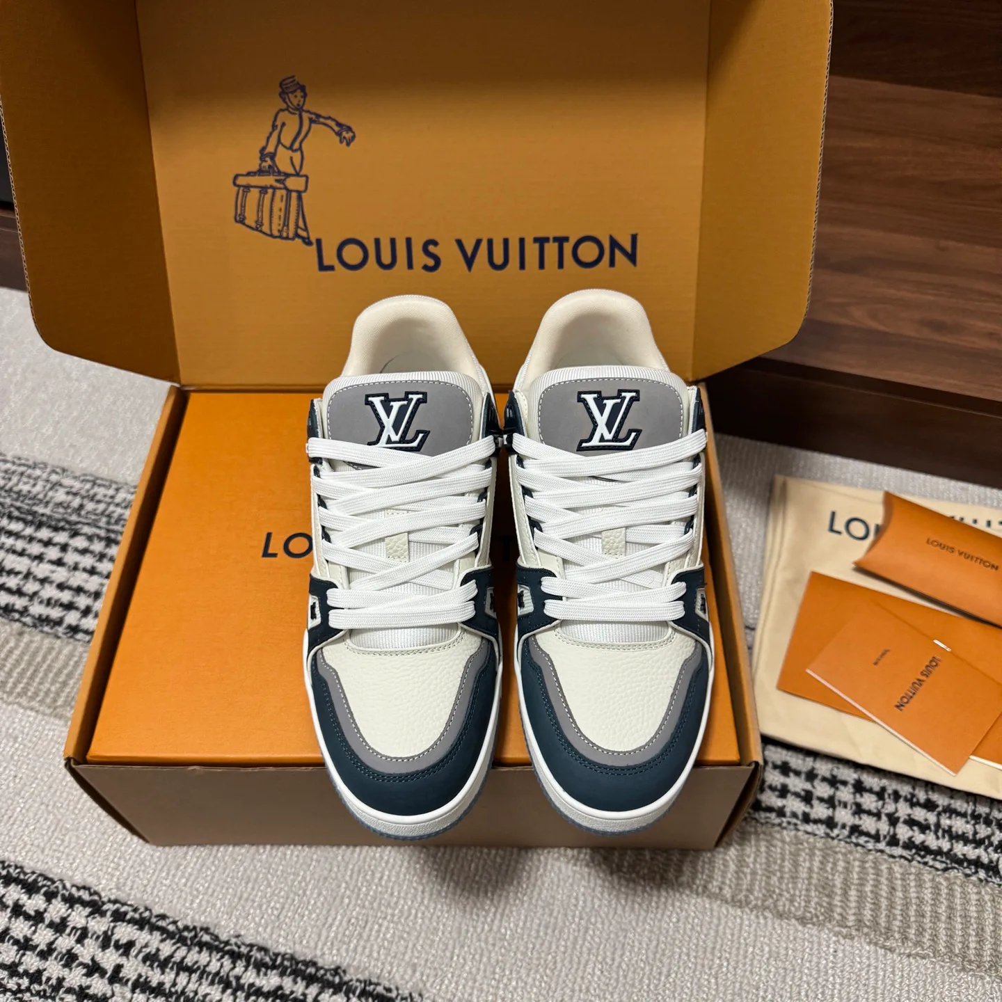 Кроссовки Женские Louis Vuitton 1546789