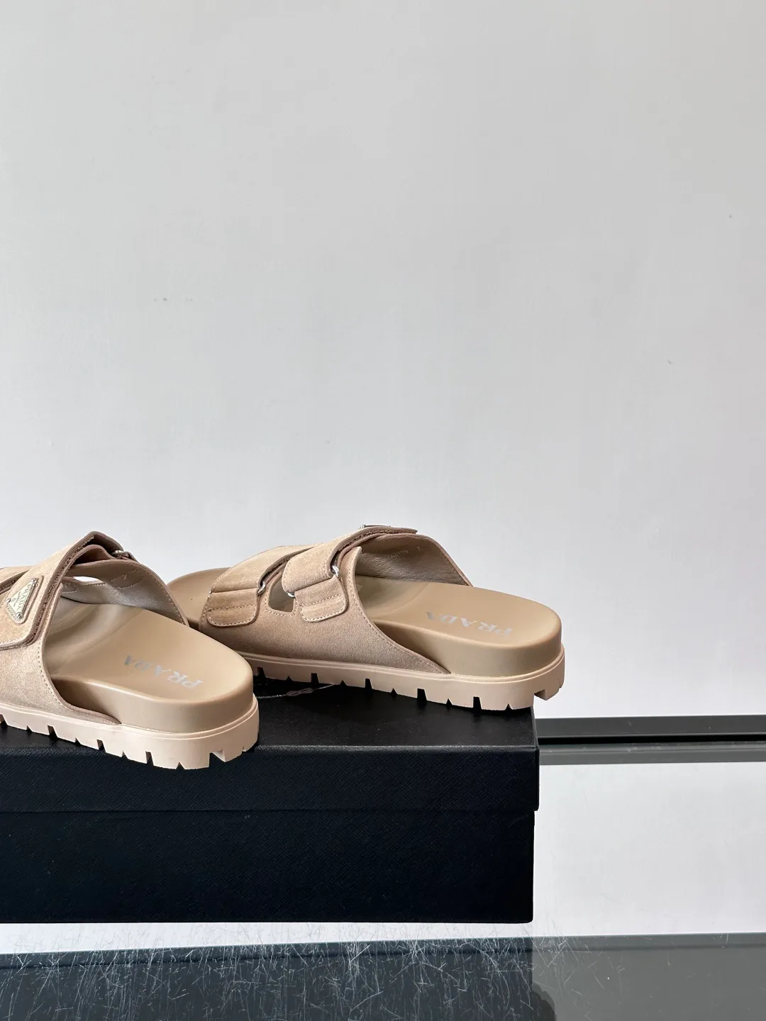 Шлепанцы Женские Prada 17689185