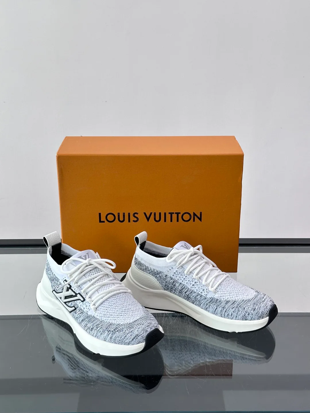 Кроссовки Мужские Louis Vuitton 18102387