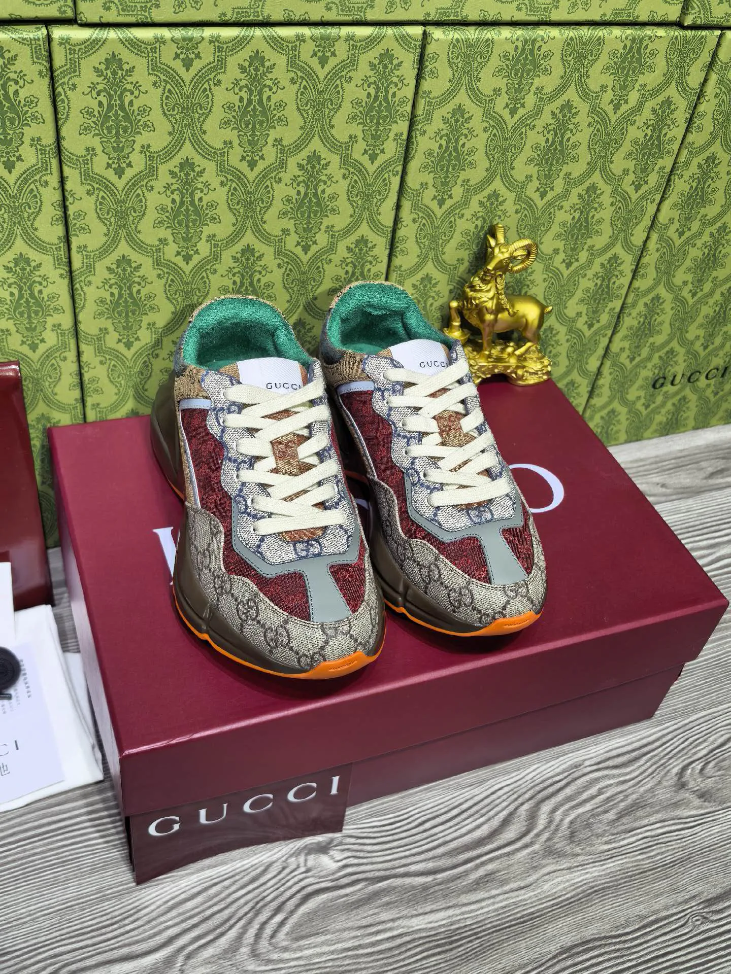 Кроссовки Женские Gucci 18039948