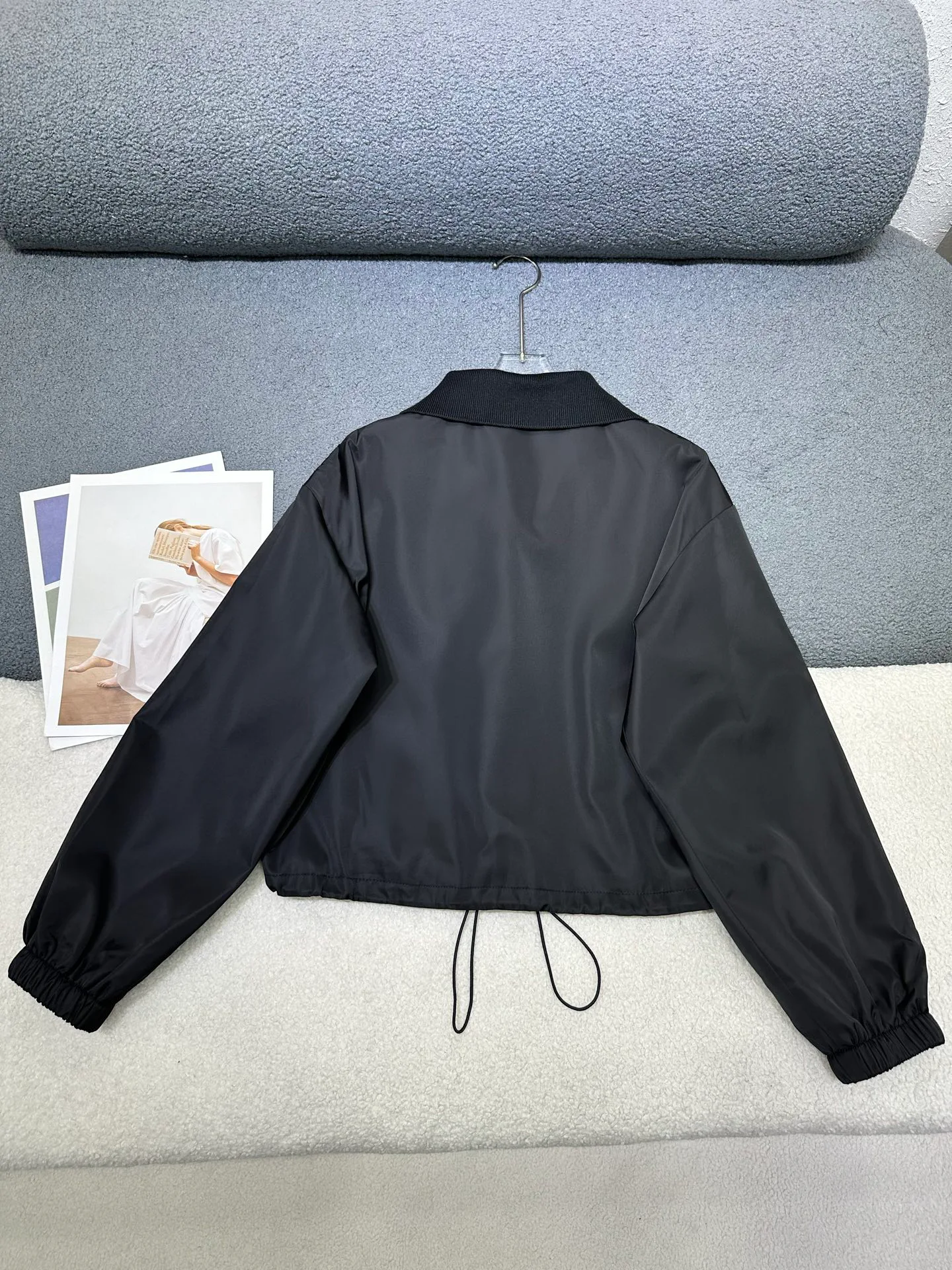 Куртки И Пуховики Женские Prada 18435756