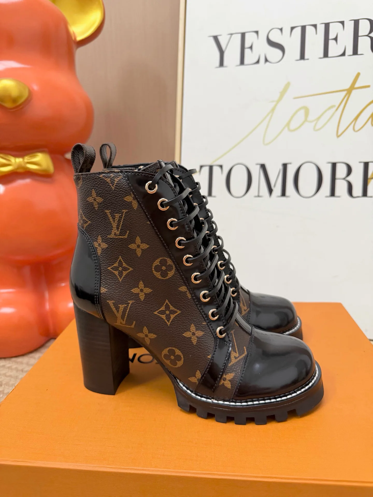 Ботинки Женские Louis Vuitton 18843855
