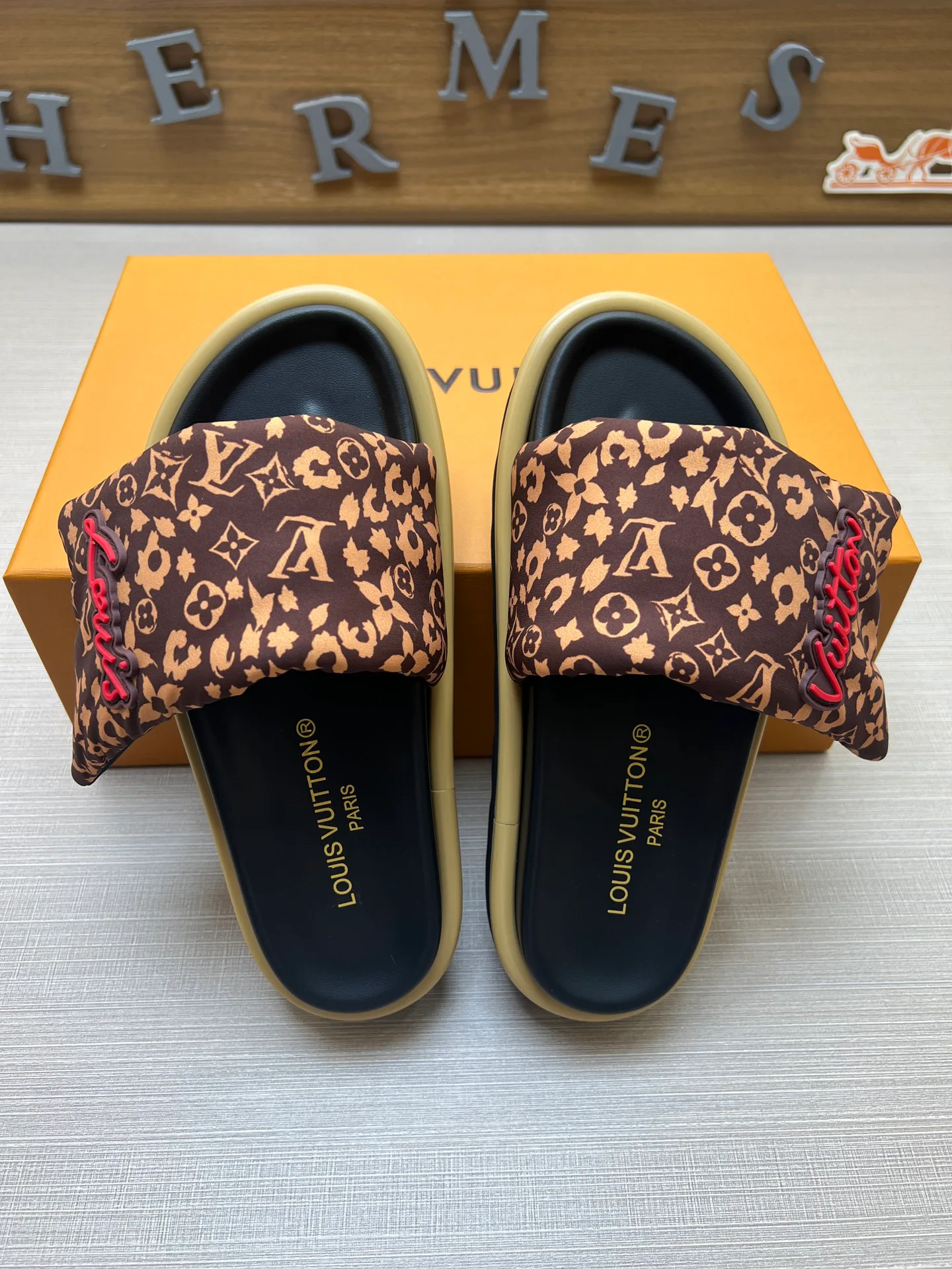 Шлепанцы Женские Louis Vuitton 14522059