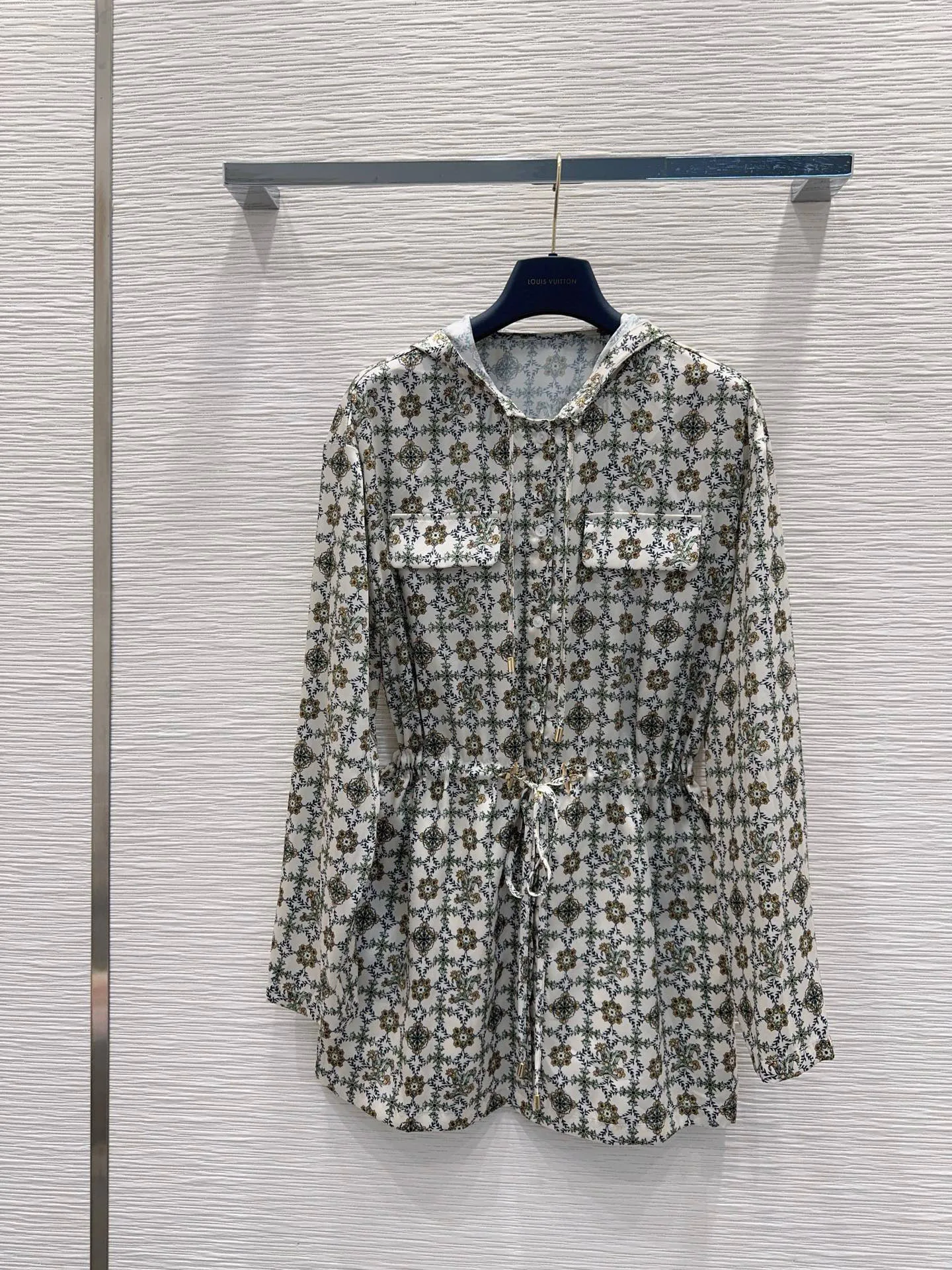 Куртки И Пуховики Женские Louis Vuitton 13137909