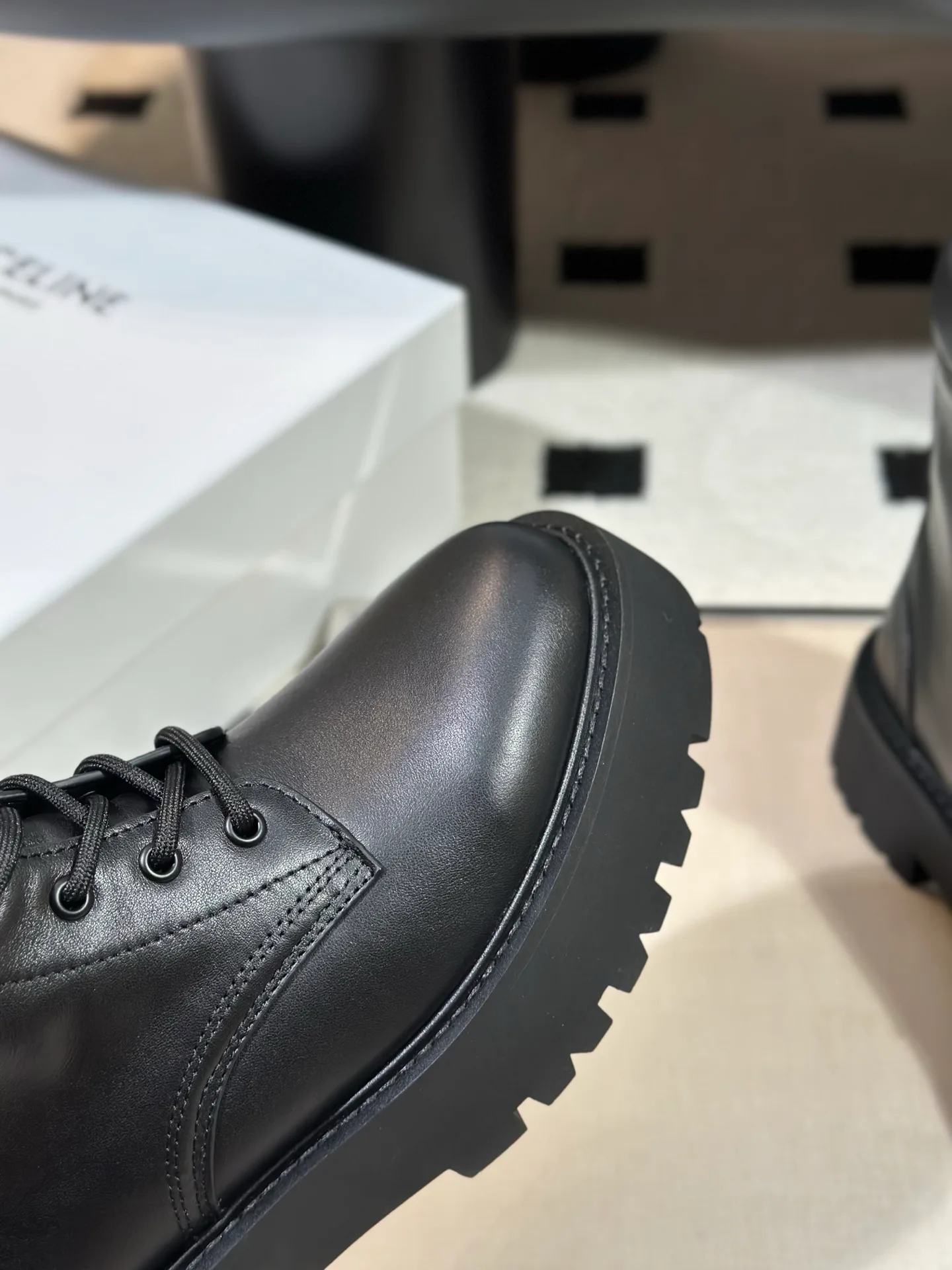 Ботинки Женские Celine 18041649