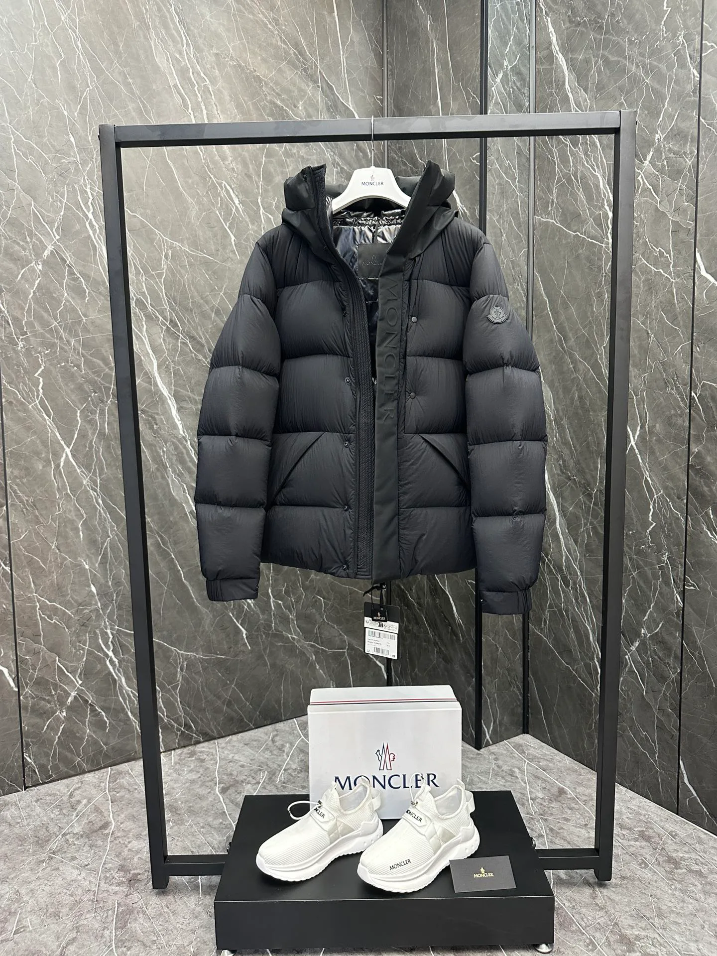 Куртки И Пуховики Мужские Moncler 1026144