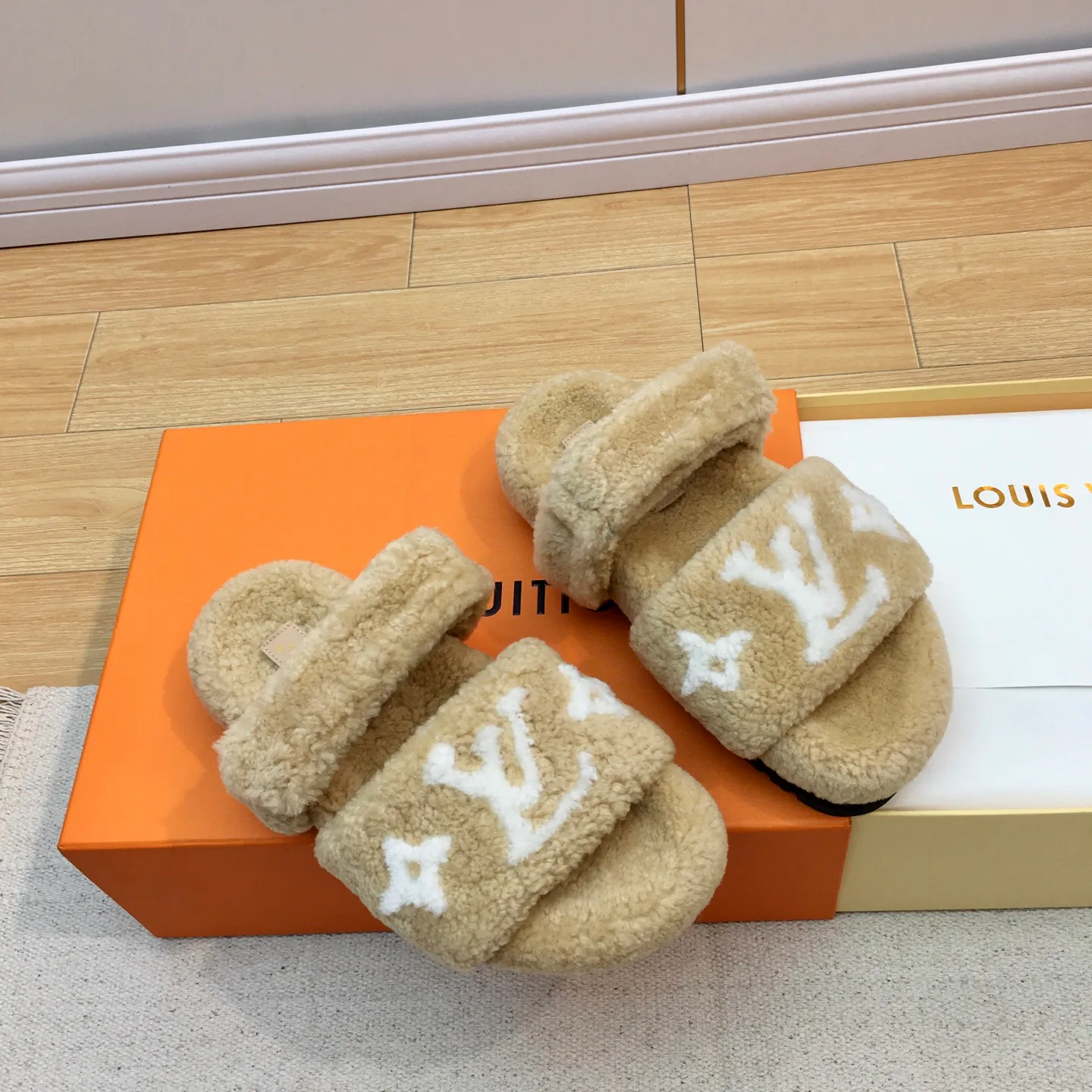 Тапочки Женские Louis Vuitton 19142507