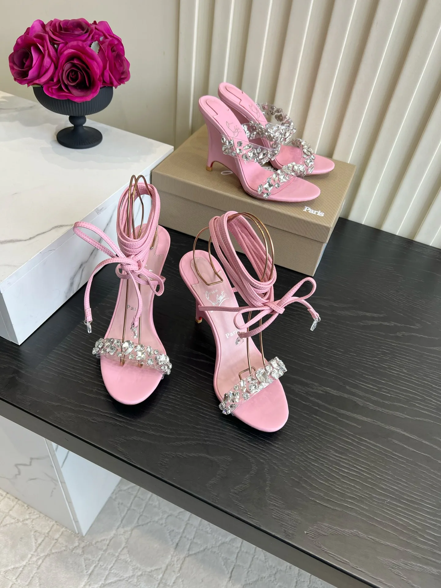 Босоножки Женские Christian Louboutin 18614261