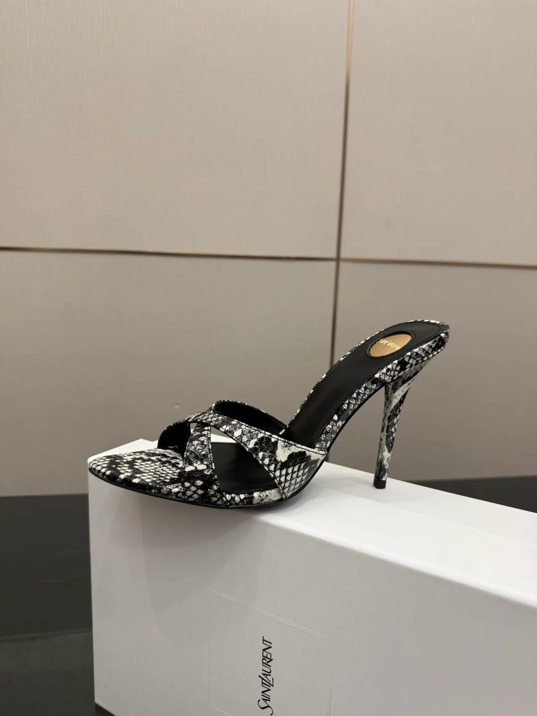 Босоножки Женские Saint Laurent 11409904