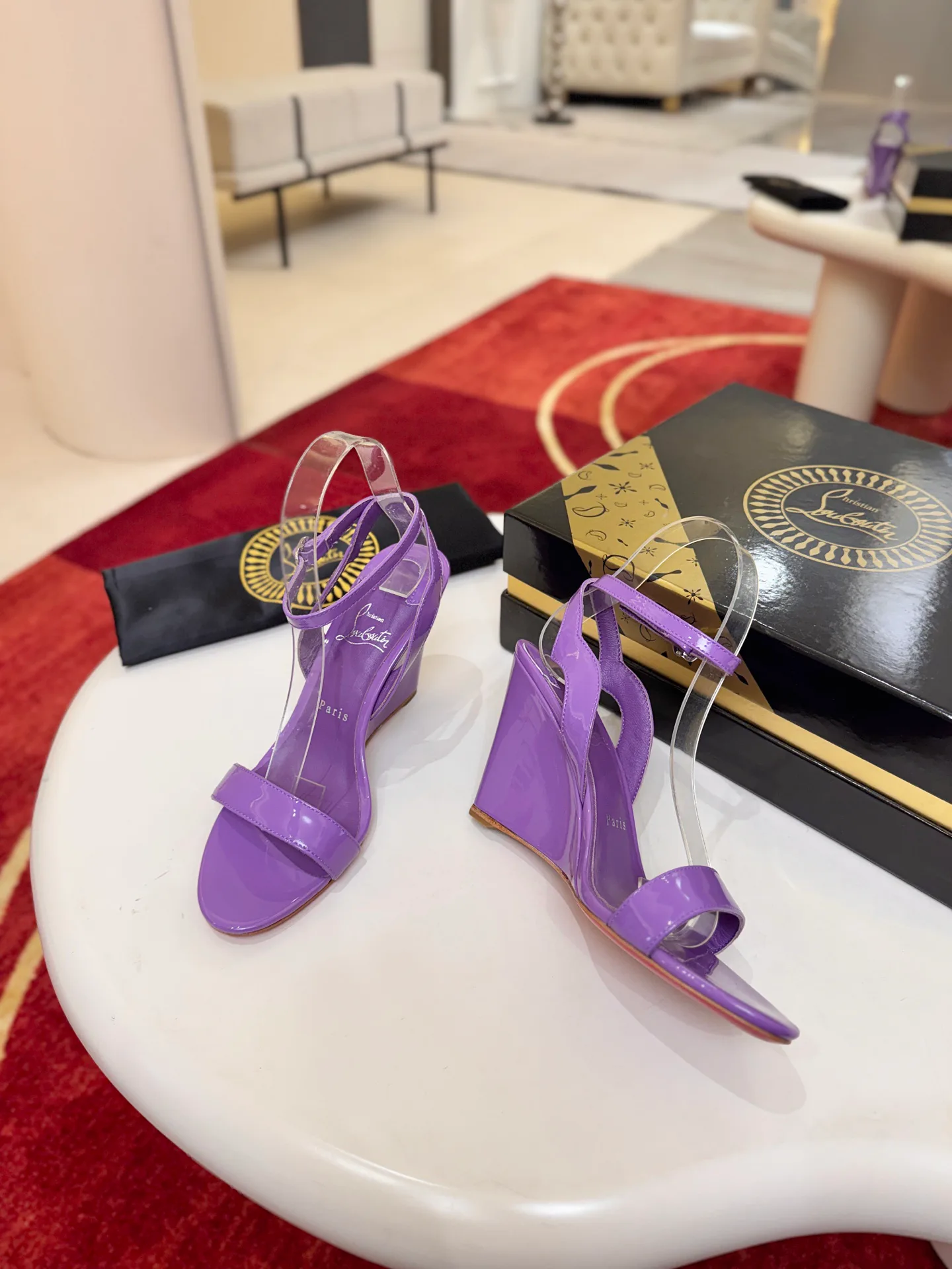 Босоножки Женские Christian Louboutin 18500927