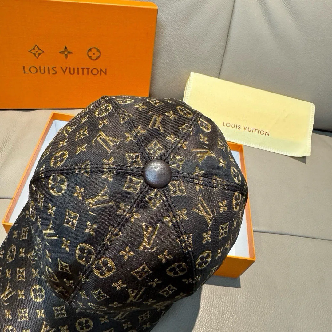 Головные Уборы Louis Vuitton 18347072
