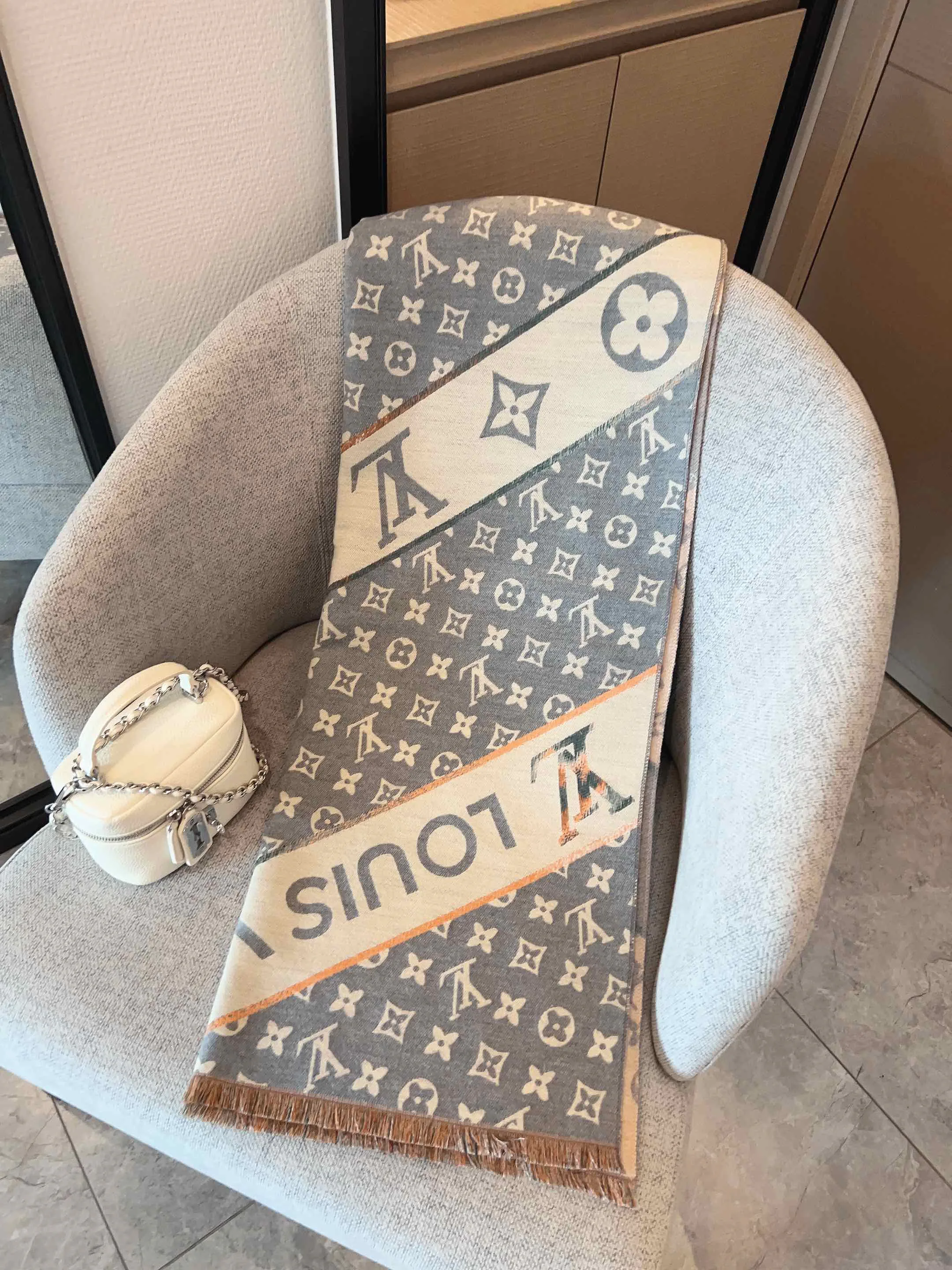 Шарфы Louis Vuitton 1973609