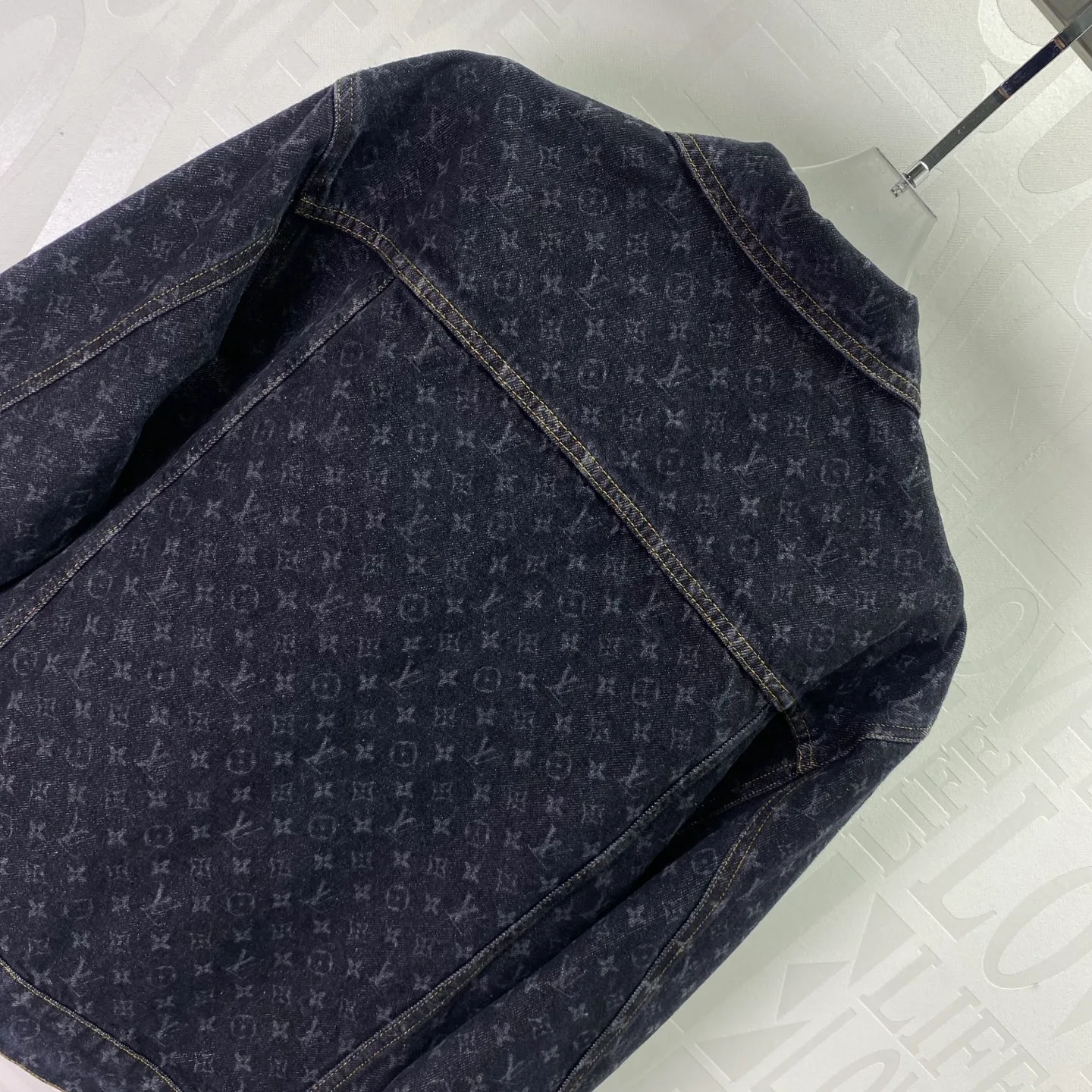 Куртки И Пуховики Женские Louis Vuitton 950626