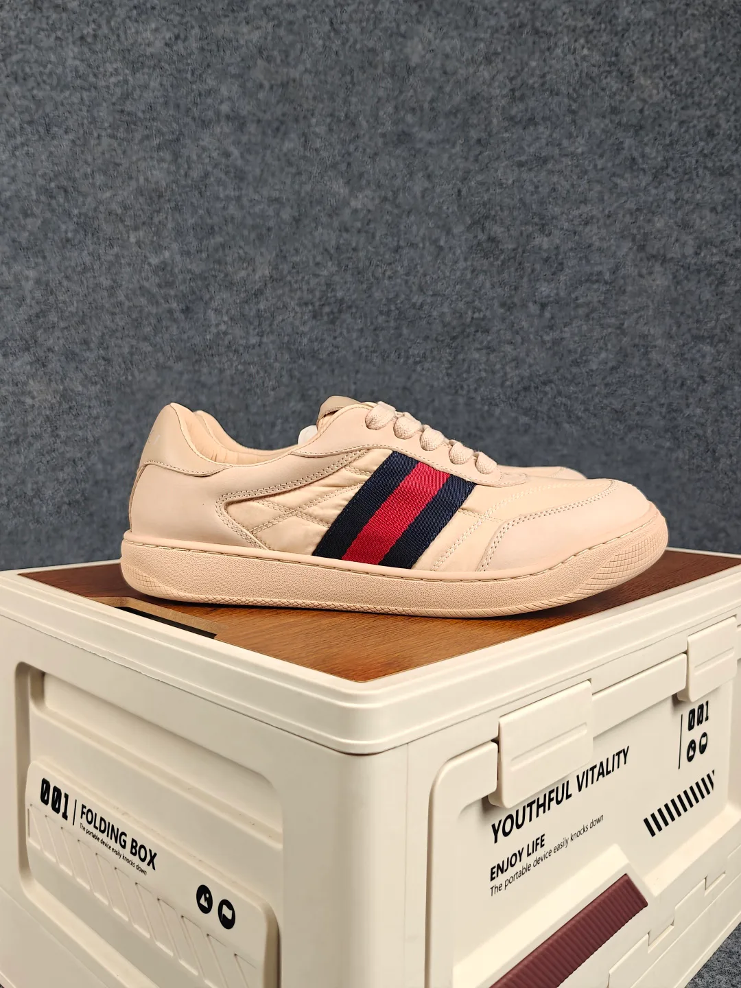Кроссовки Женские Gucci 18417497