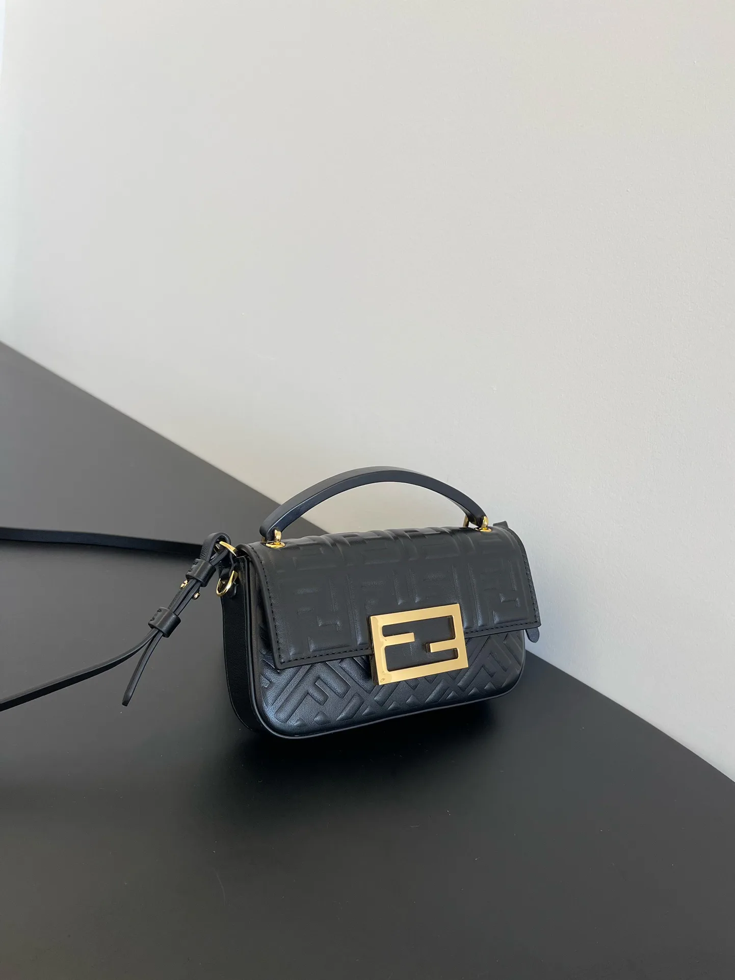 Сумки На Ремне Женские Fendi 13234529