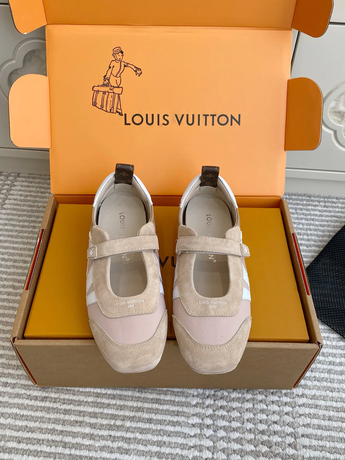 Кроссовки Женские Louis Vuitton 11304084