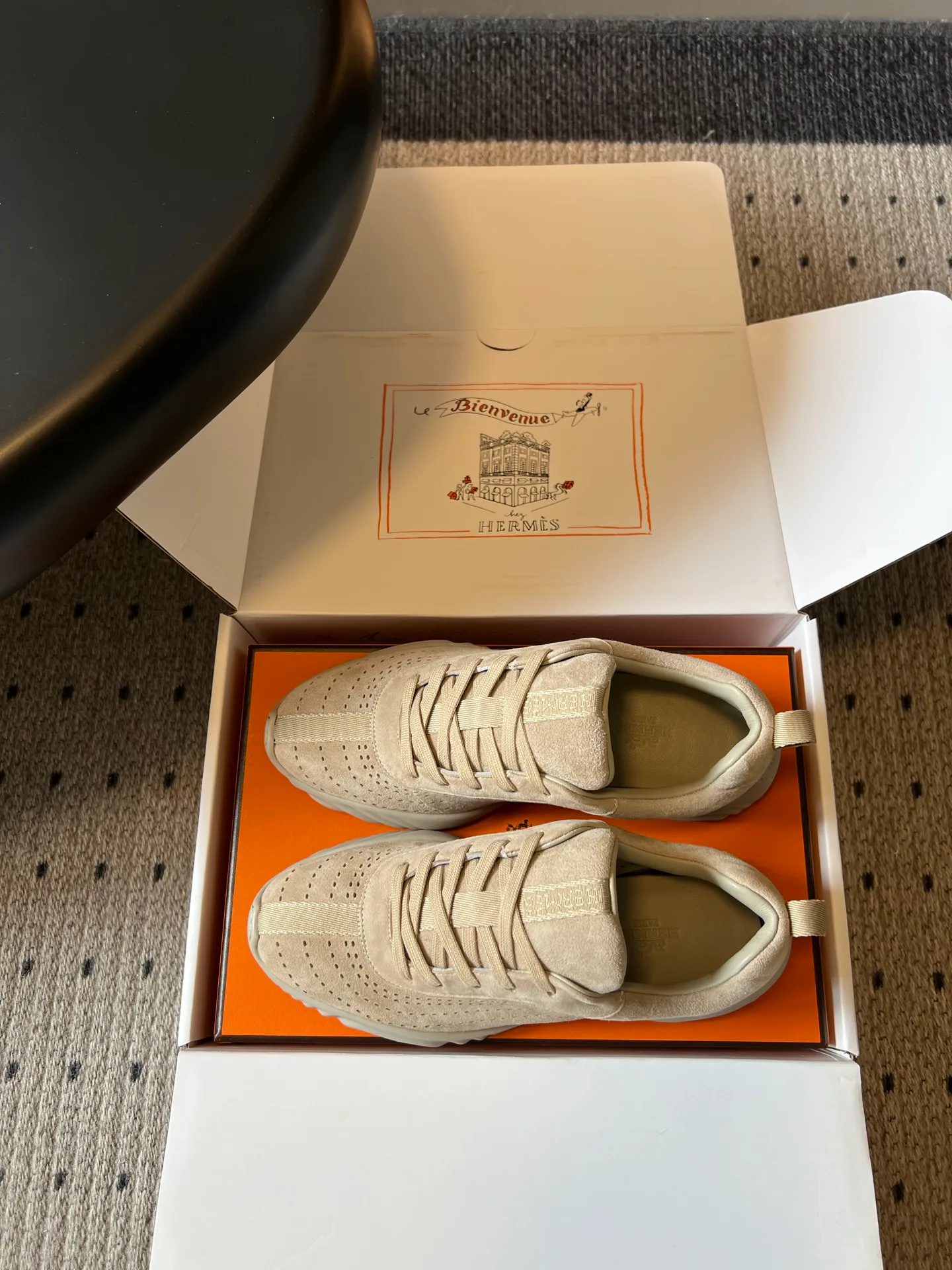 Кроссовки Женские Hermes 17625158