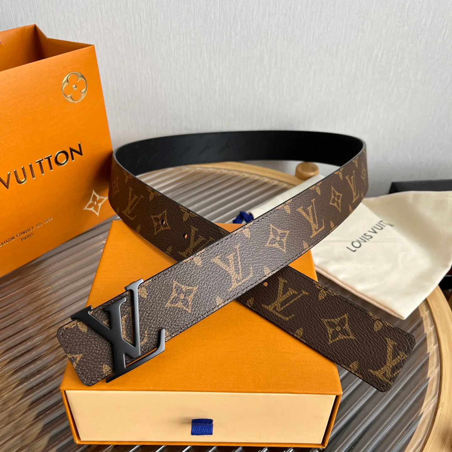 Ремни Louis Vuitton 10399070