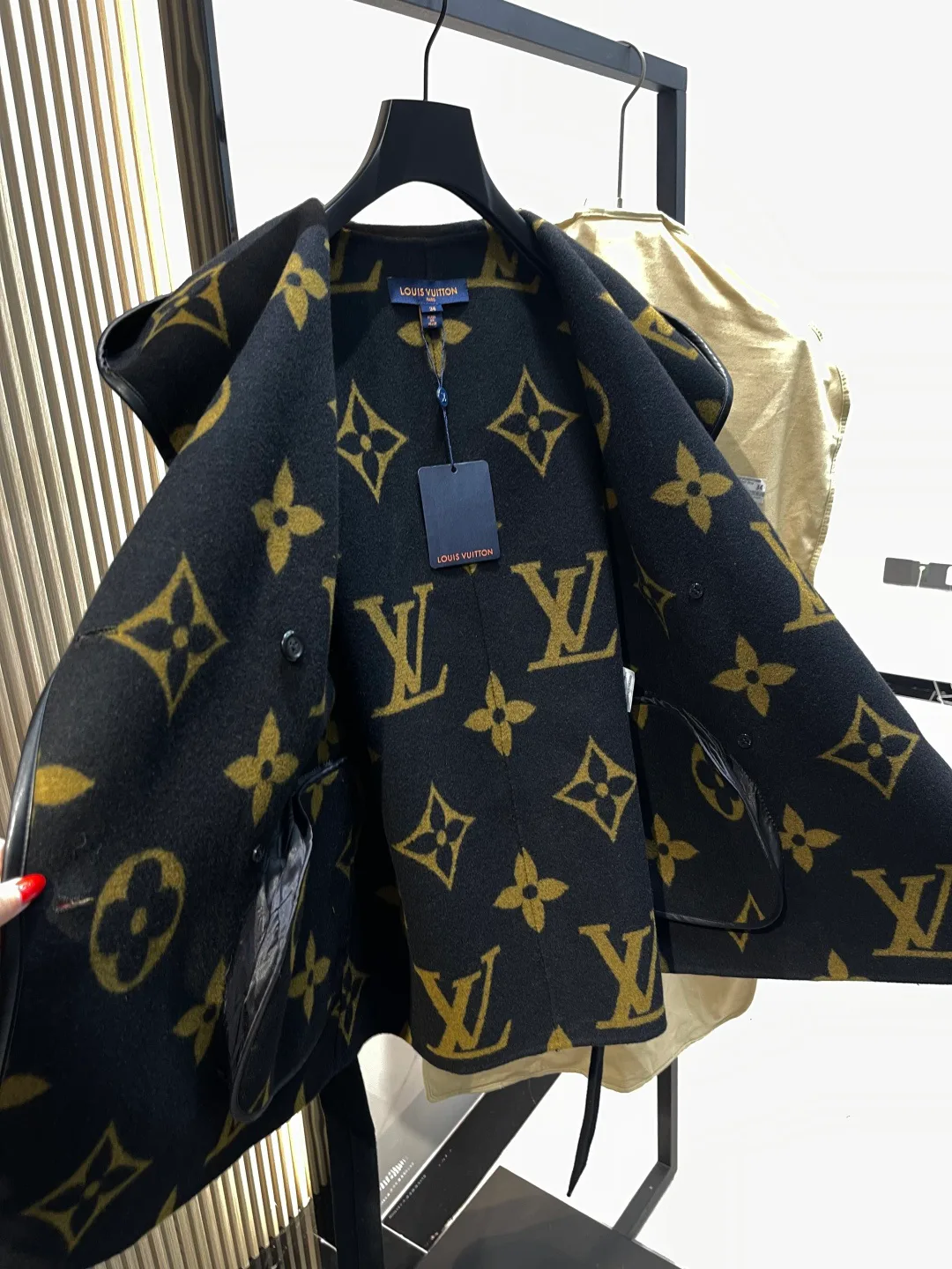 Куртки И Пуховики Женские Louis Vuitton 227382