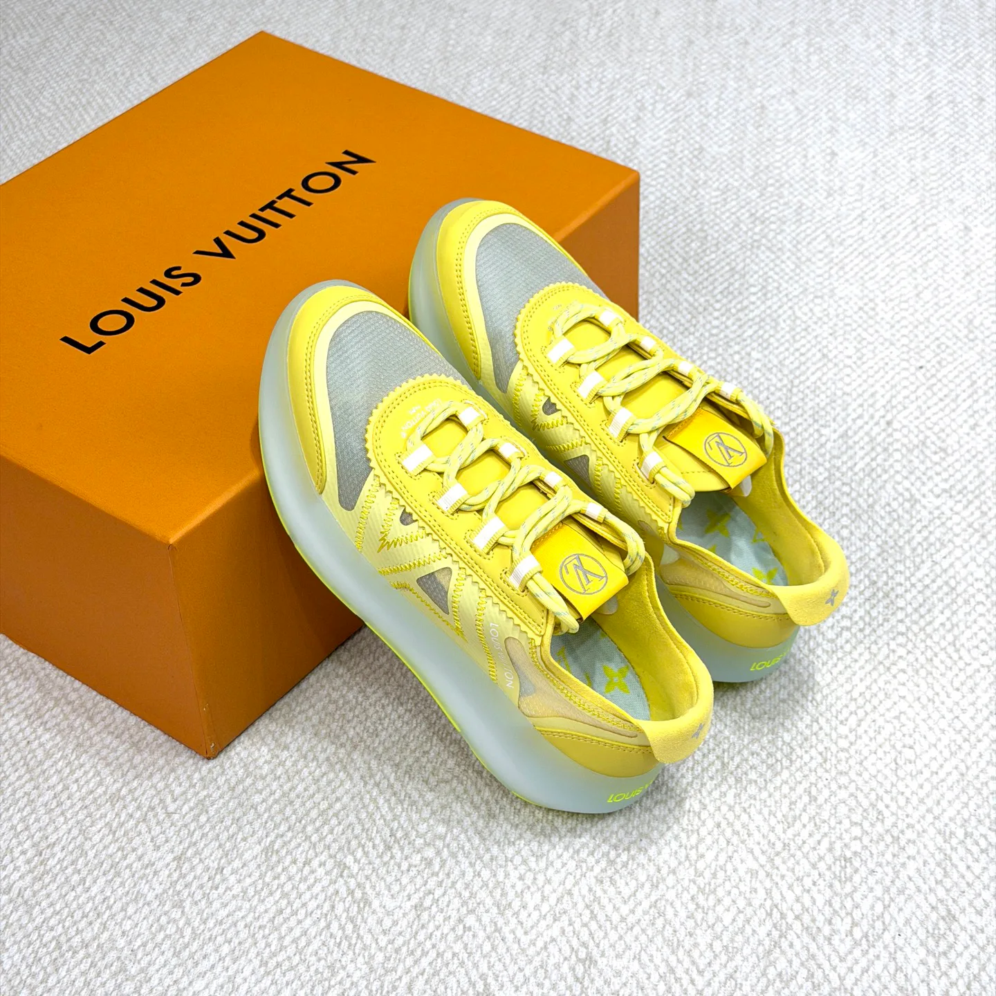 Кроссовки Женские Louis Vuitton 18265149