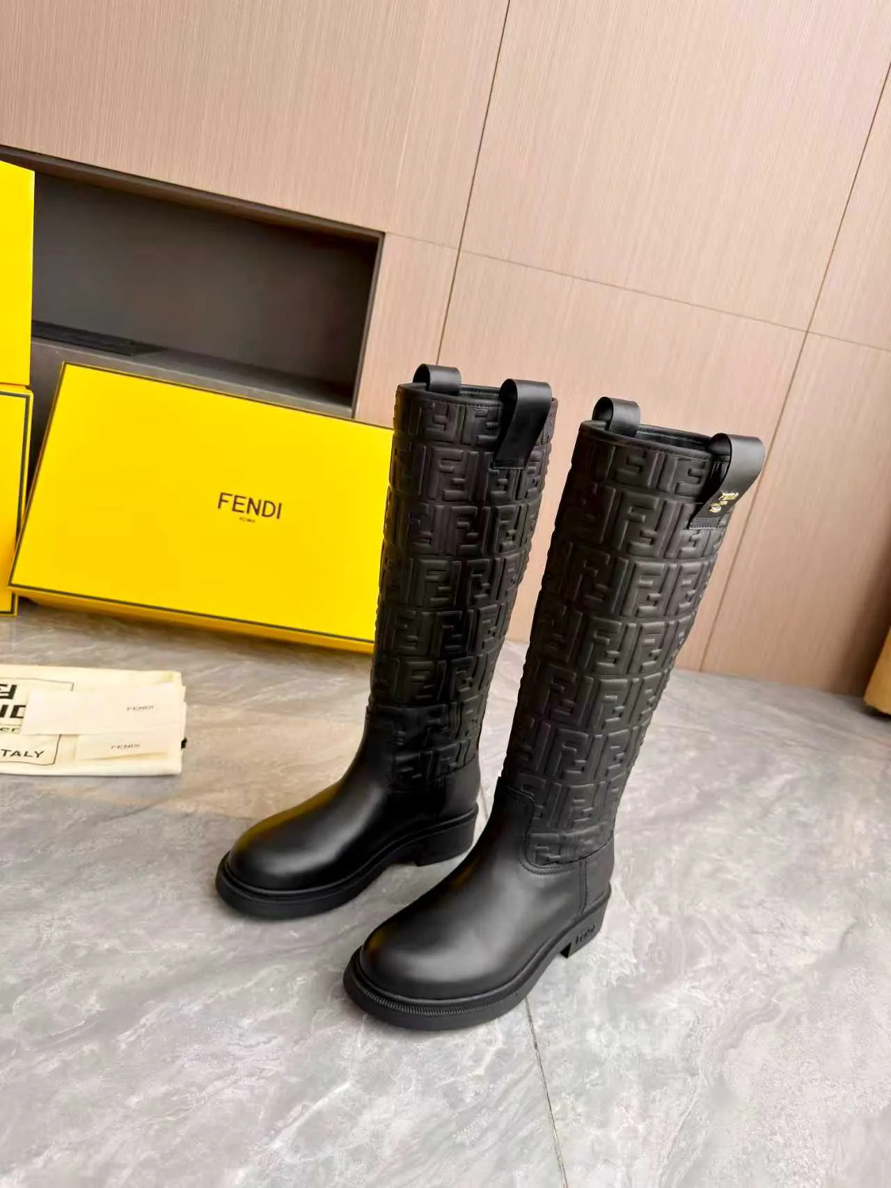Сапоги Женские Fendi 18104326