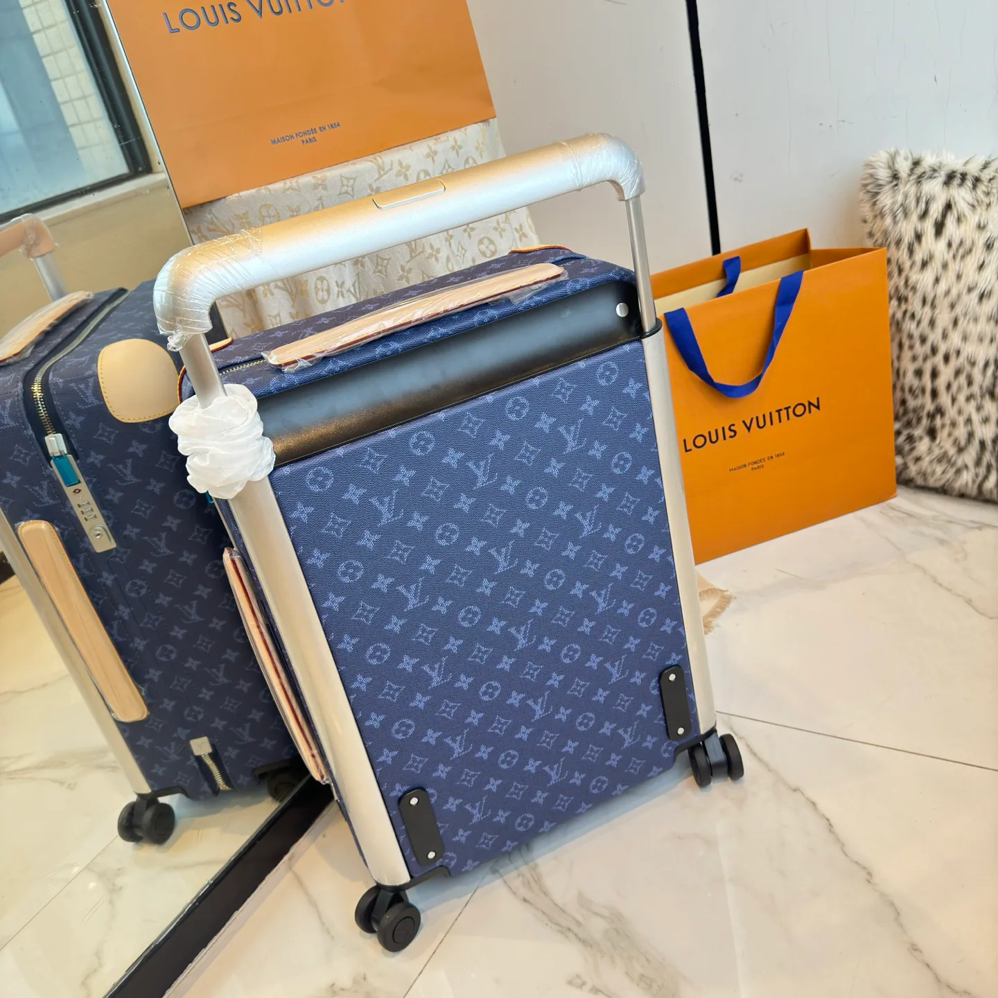 Чемоданы Louis Vuitton 14492033