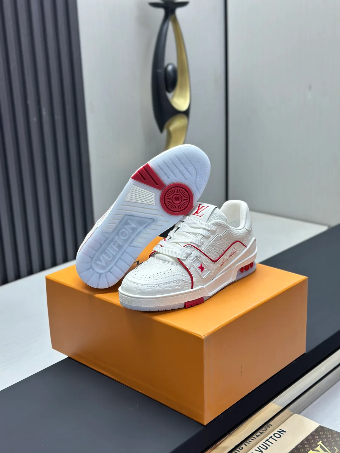 Кроссовки Женские Louis Vuitton 10646373