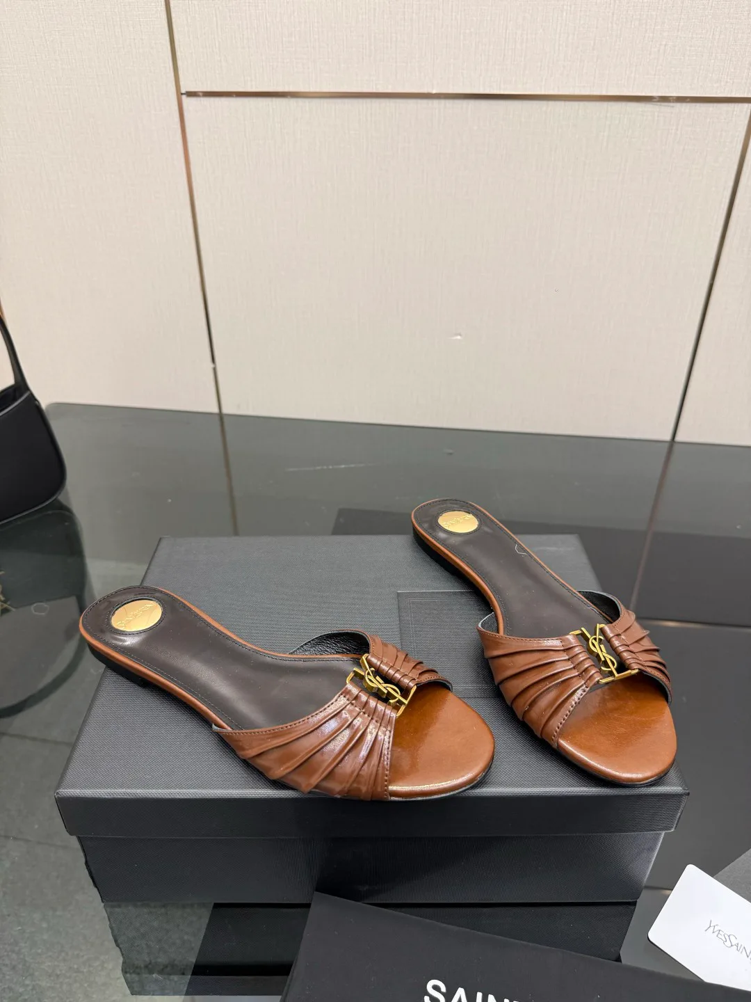 Шлепанцы Женские Saint Laurent 11682308