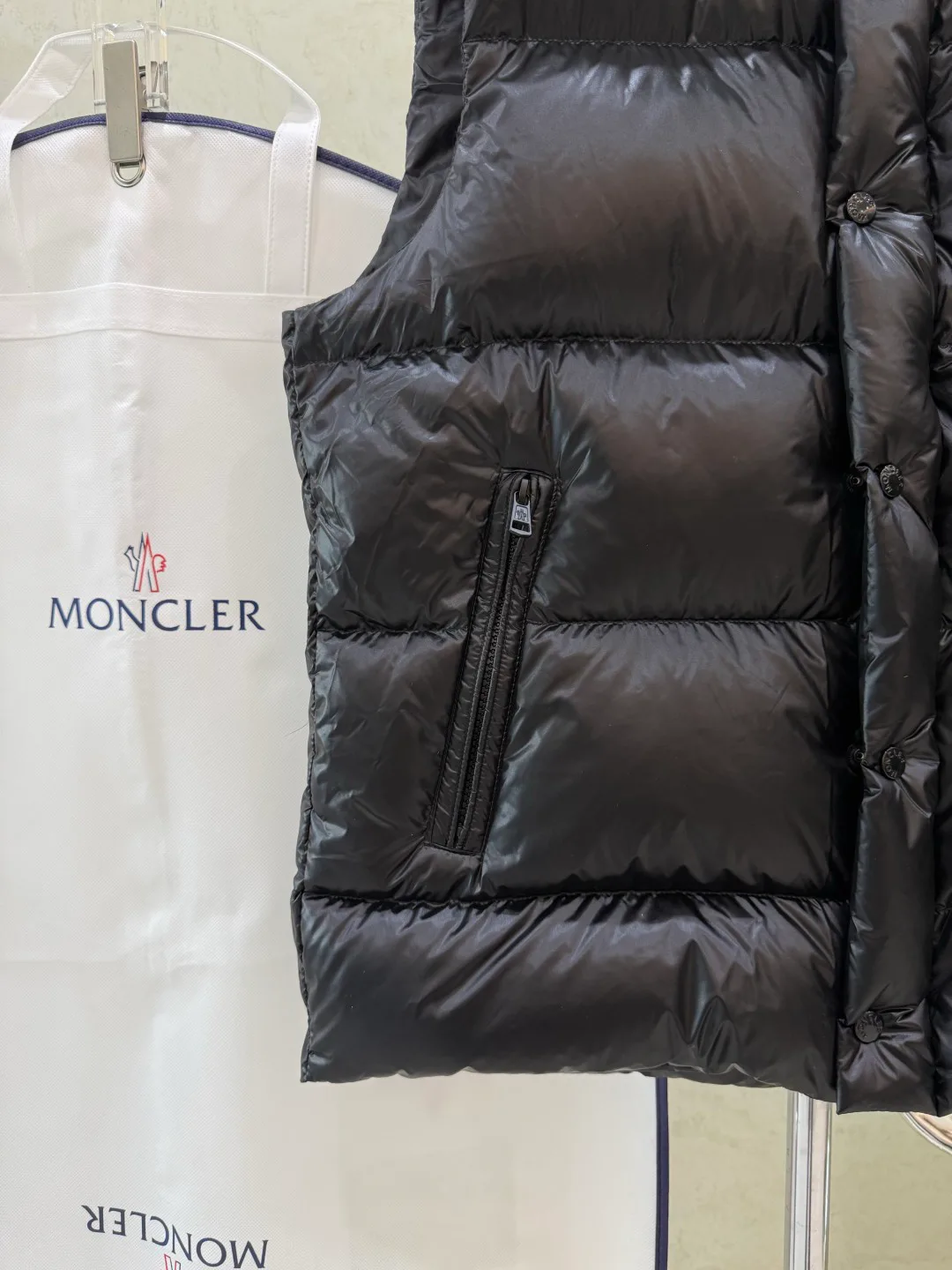 Жилеты Женские Moncler 18052717