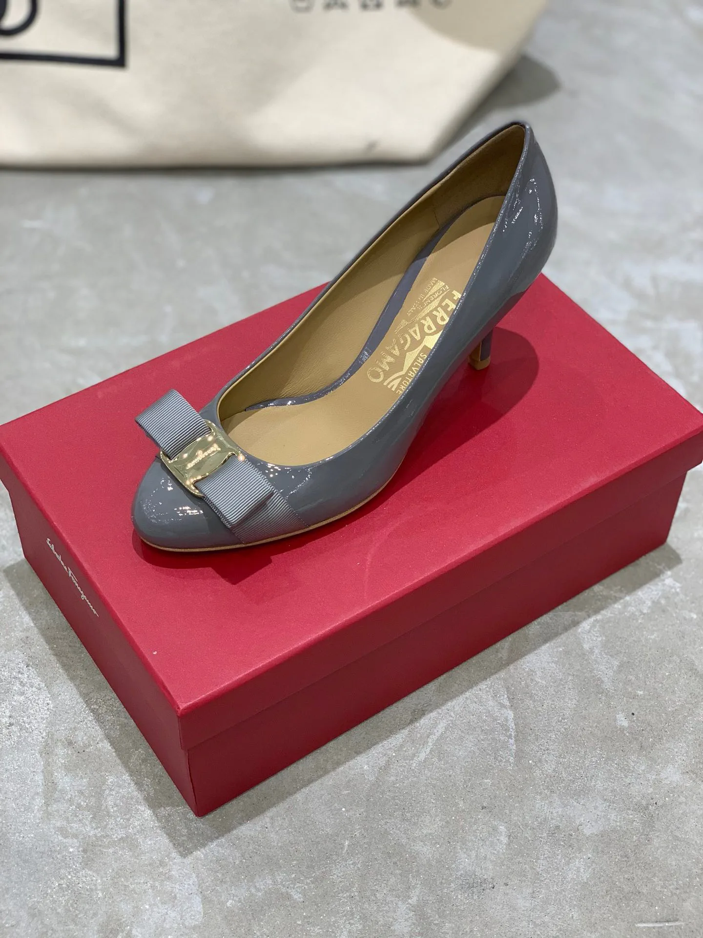 Туфли Женские Salvatore Ferragamo 18340720