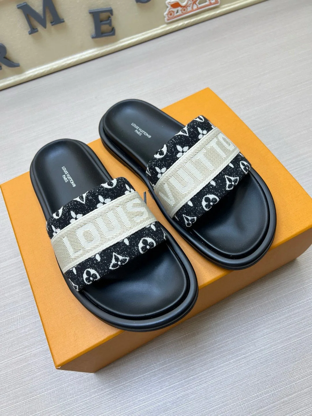 Шлепанцы Женские Louis Vuitton 9801518