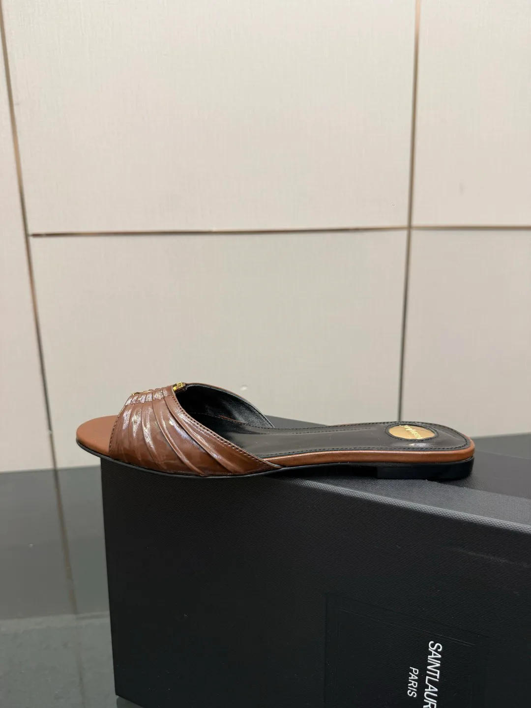 Шлепанцы Женские Saint Laurent 11682308