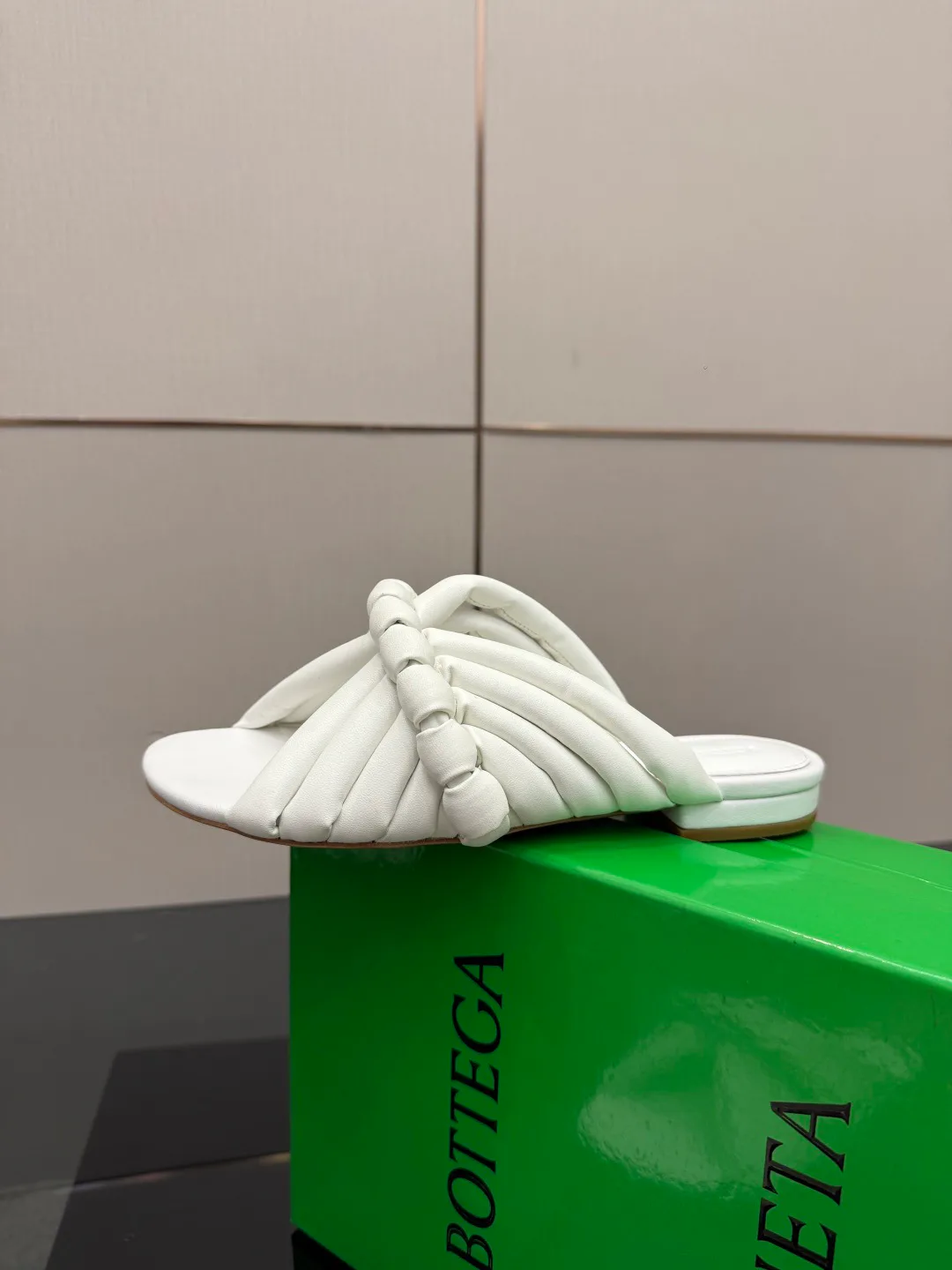 Шлепанцы Женские Bottega Veneta 9632686