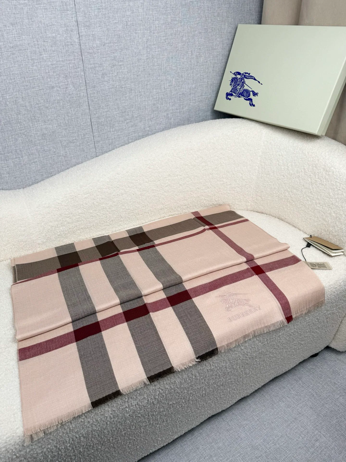 Шарфы Burberry 1420246