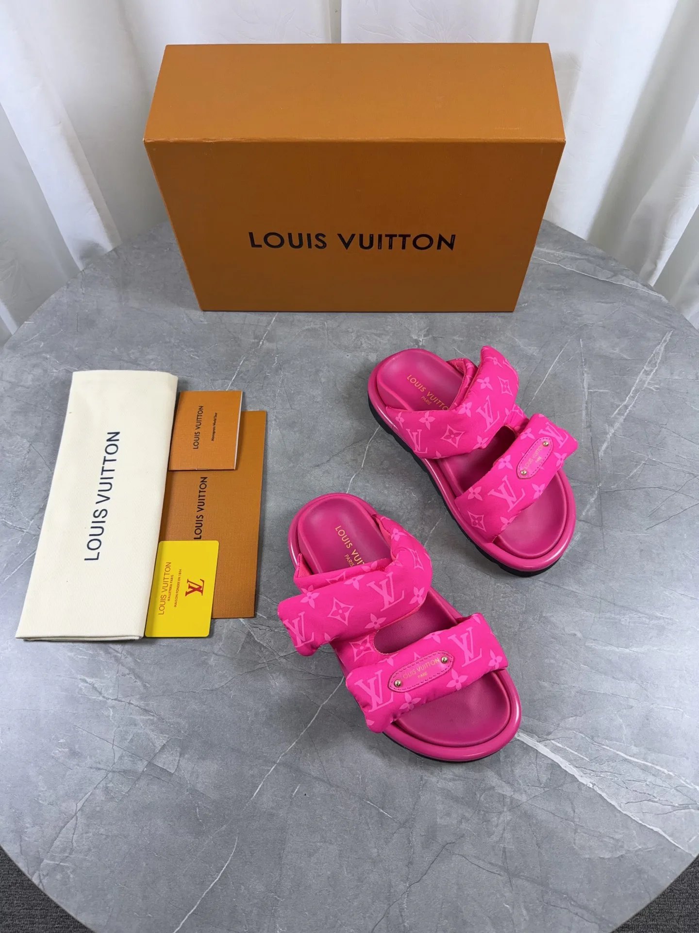 Шлепанцы Женские Louis Vuitton 11633117