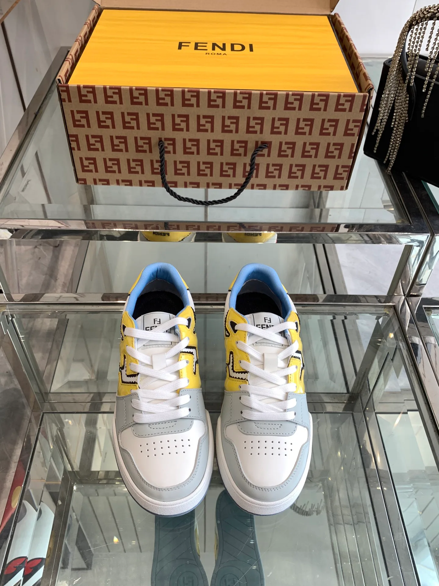 Кроссовки Женские Fendi 904584