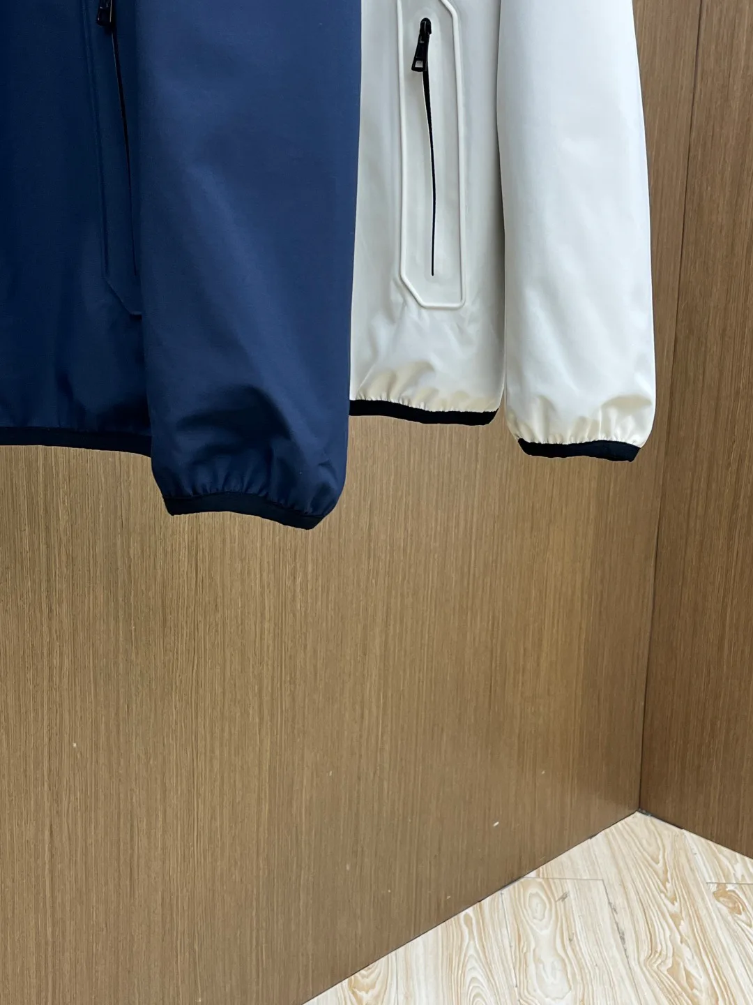 Куртки И Пуховики Мужские Moncler 18244038