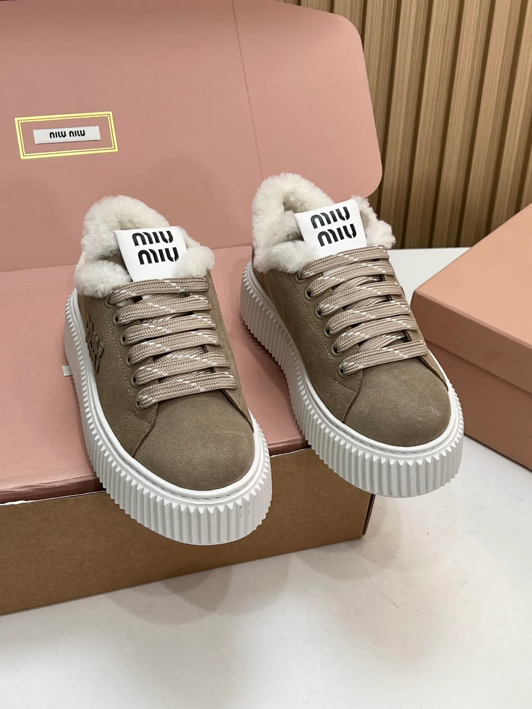 Кроссовки Женские Miu Miu 19298582