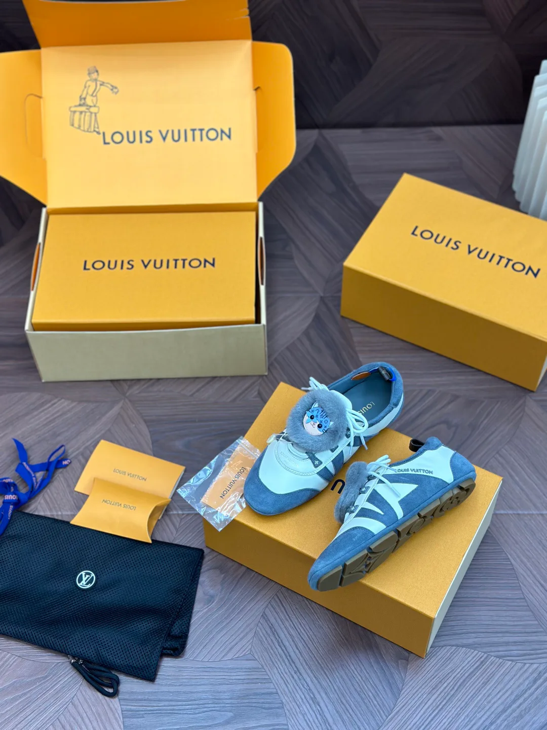 Кроссовки Женские Louis Vuitton 18794139