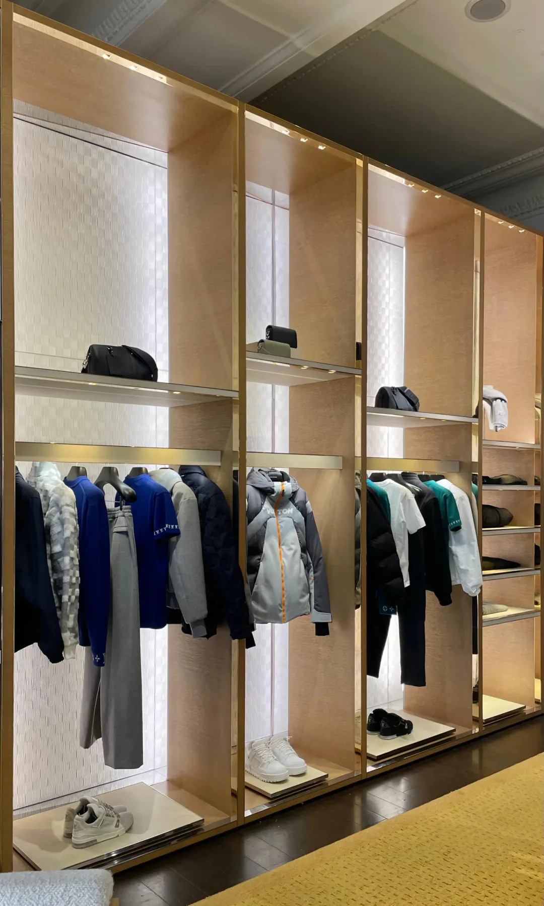 Куртки И Пуховики Мужские Louis Vuitton 1059522