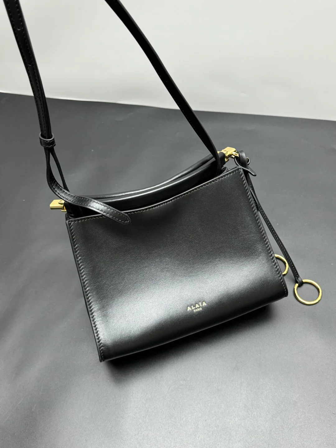 Классические Сумки Женские Alaia 11667407