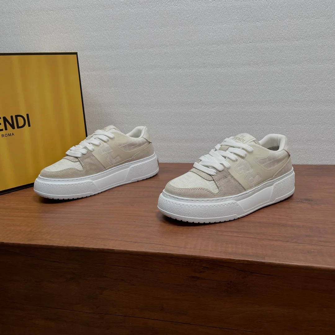 Кроссовки Женские Fendi 18626499