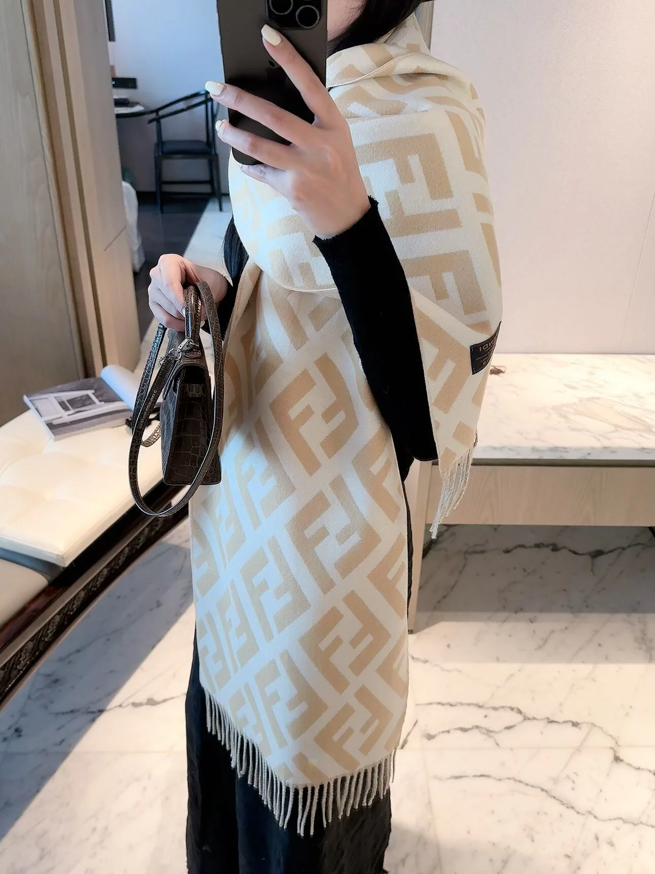Шарфы Fendi 18322574