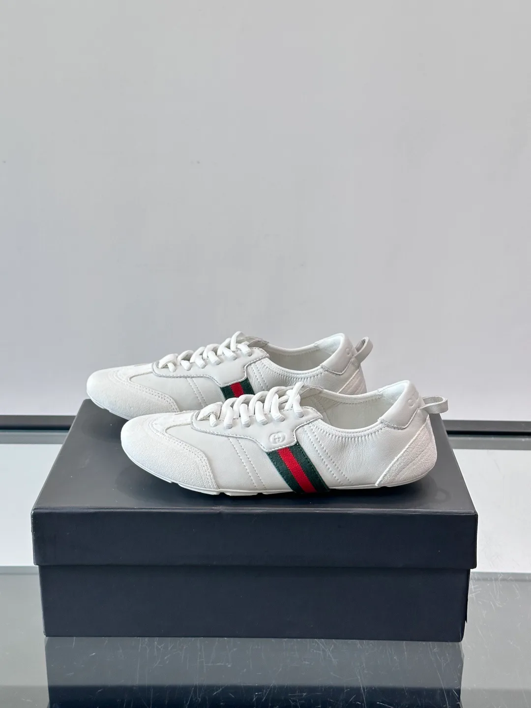 Кроссовки Женские Gucci 17689240
