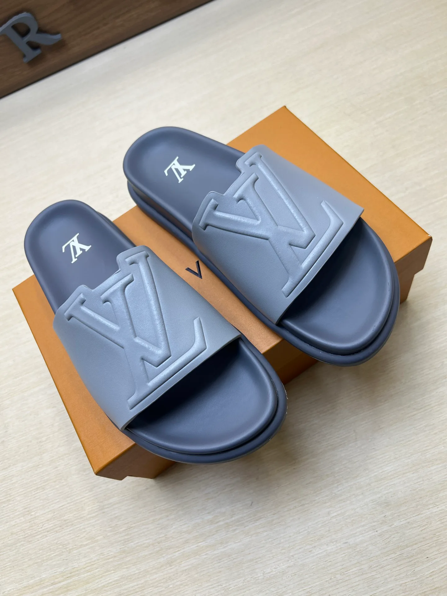 Шлепанцы Мужские Louis Vuitton 11550438